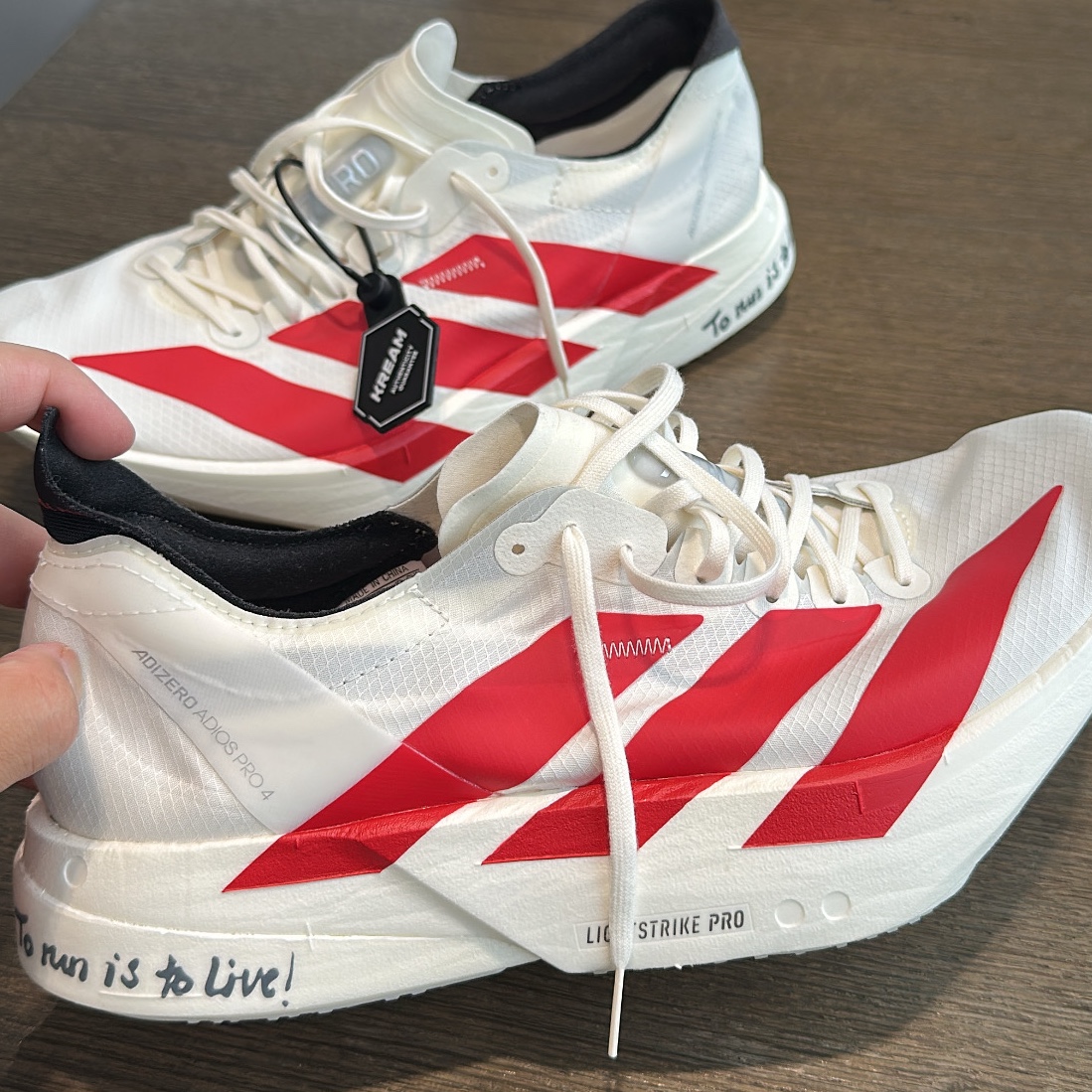 Adidas Adizero Adios Pro 4 Off White Better Scarlet 착용 스타일
