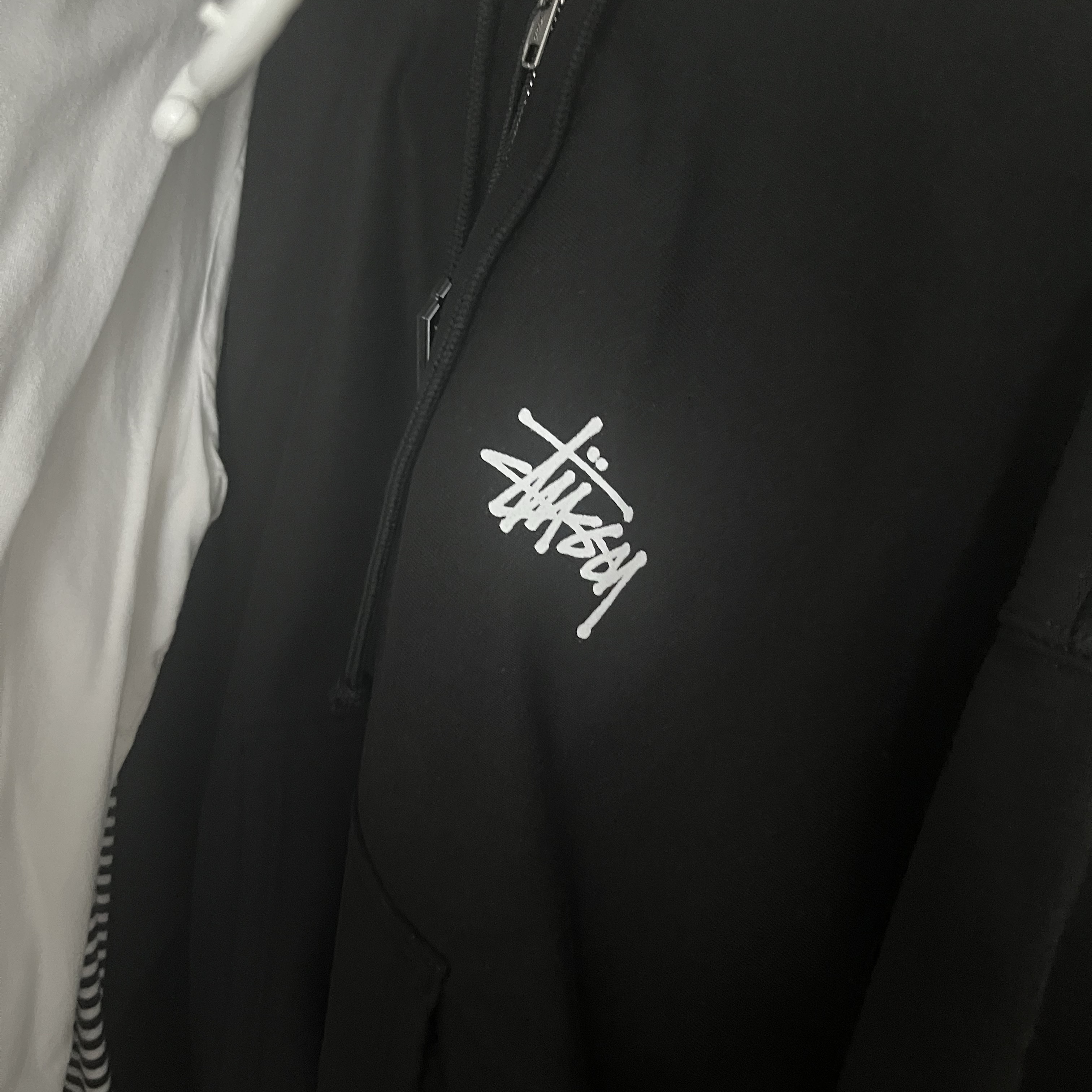 Stussy Basic Zip Hoodie Black 착용 스타일