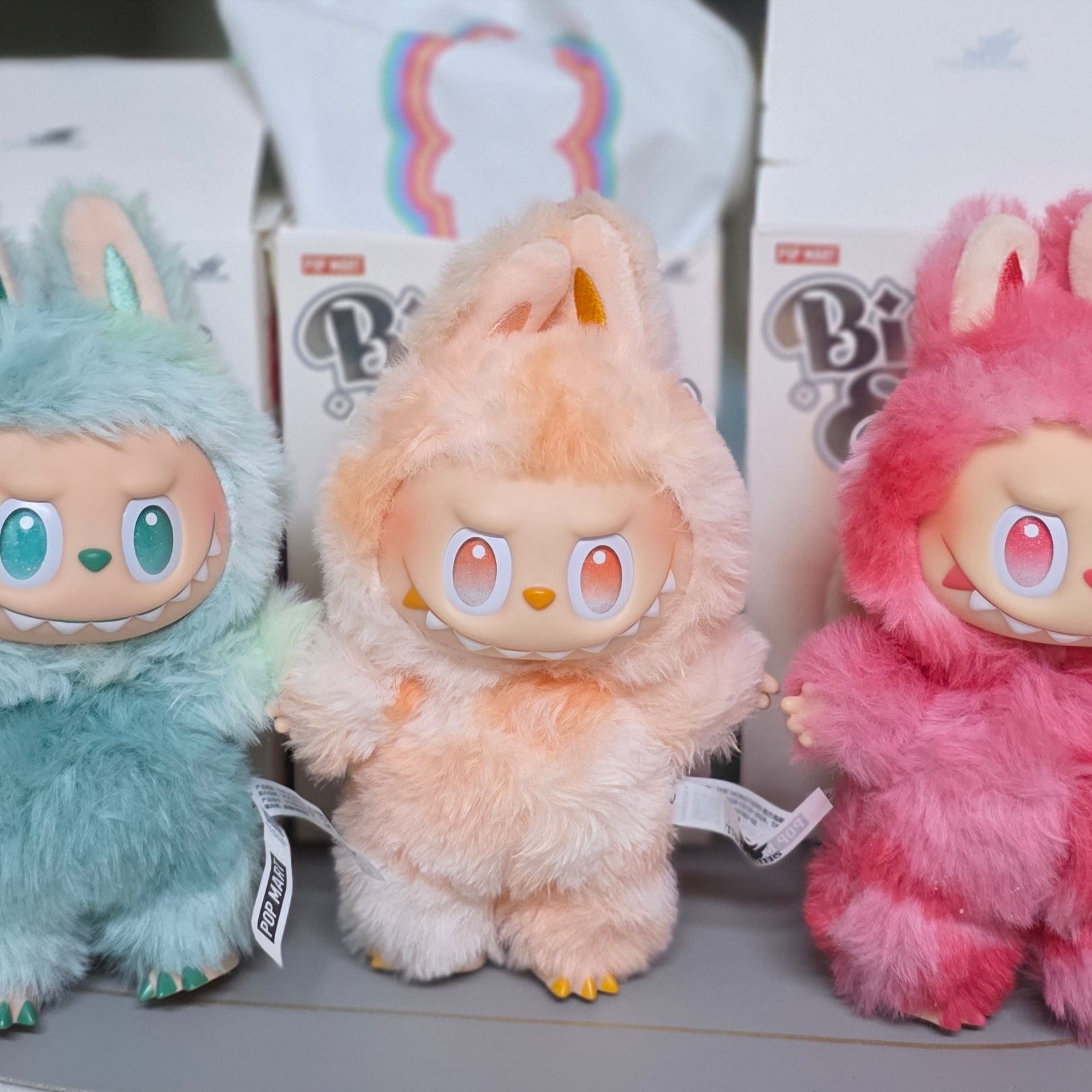 Pop Mart Labubu The Monsters Highlight Series Sealed Case (Bundle of 3/1 Blind Box) 착용 스타일