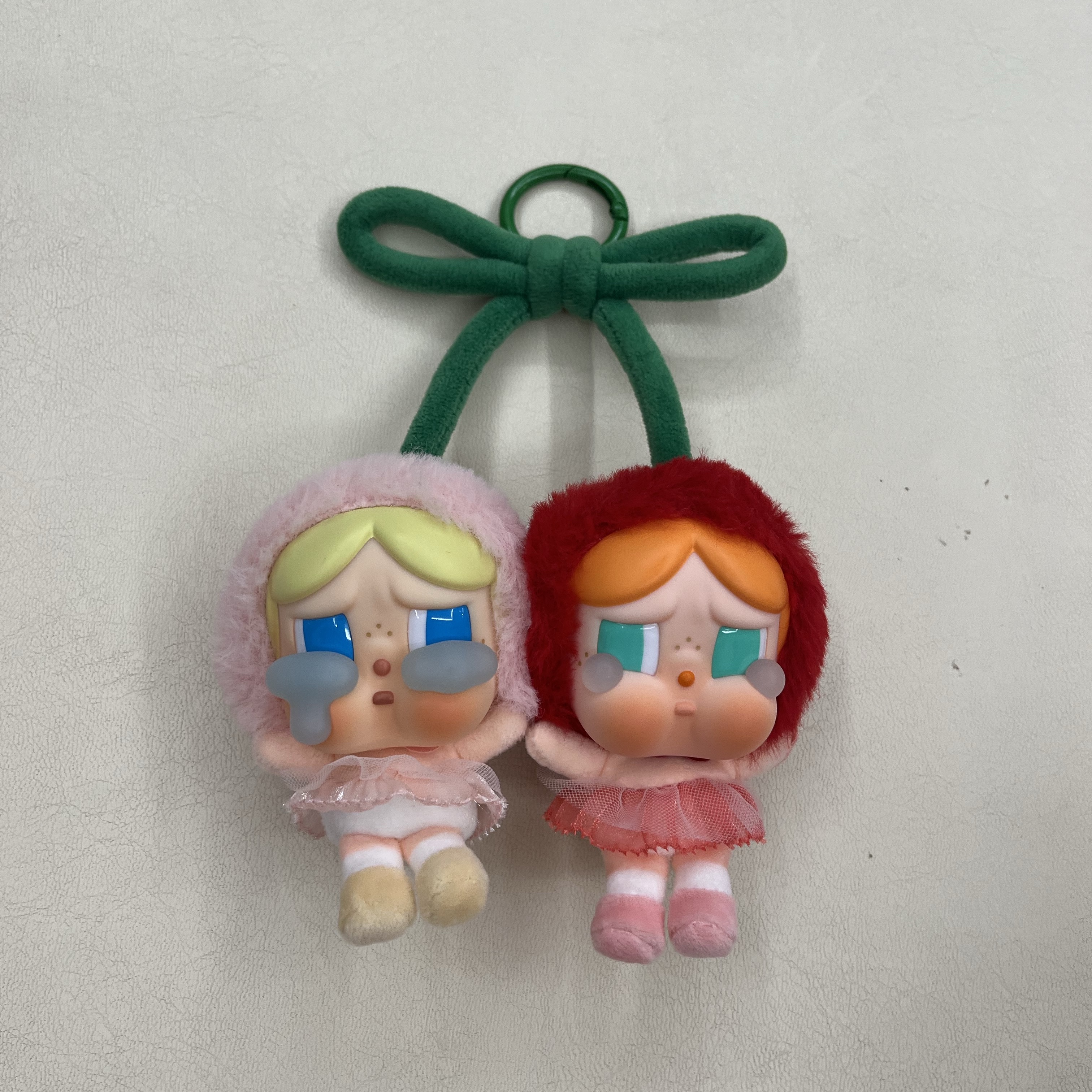 Pop Mart Crybaby Crying For Love Series Vinyl Plush 착용 스타일