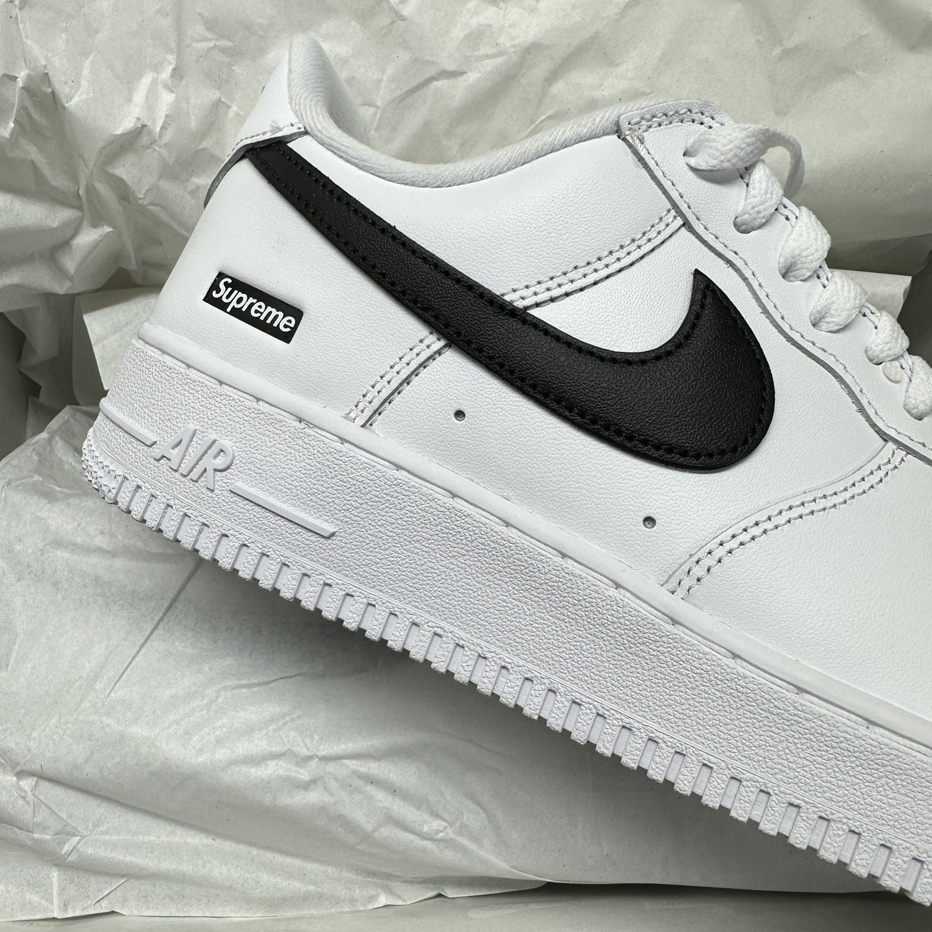 Nike x Supreme Air Force 1 Low White 착용 스타일