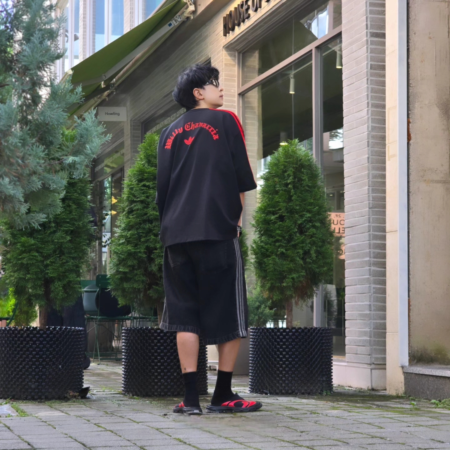 Adidas x Willy Chavarria Chavarria Signature T-Shirt Black - KR Sizing, Adidas Adicolor Denim Firebird Shorts True Black Denim - KR Sizing 착용 스타일 - 1