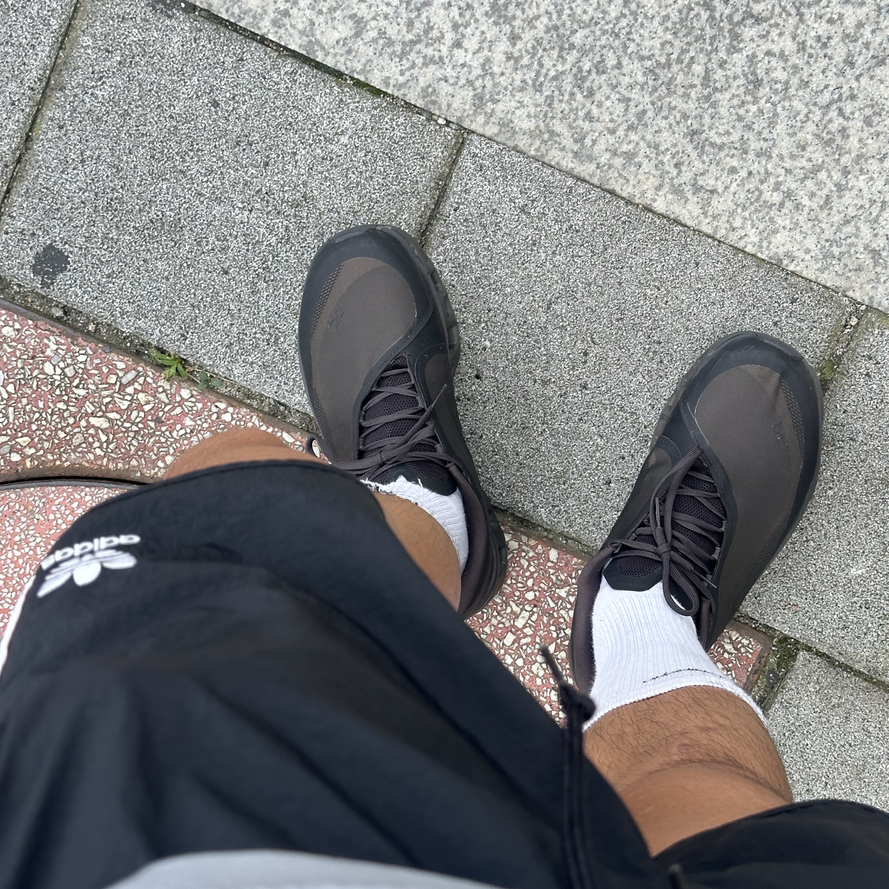 On Running x Post Archive Faction (Paf) Cloudmonster 2 Thorn Brown, Adidas Adicolor Classic Sprinter Shorts Black - KR Sizing 착용 스타일