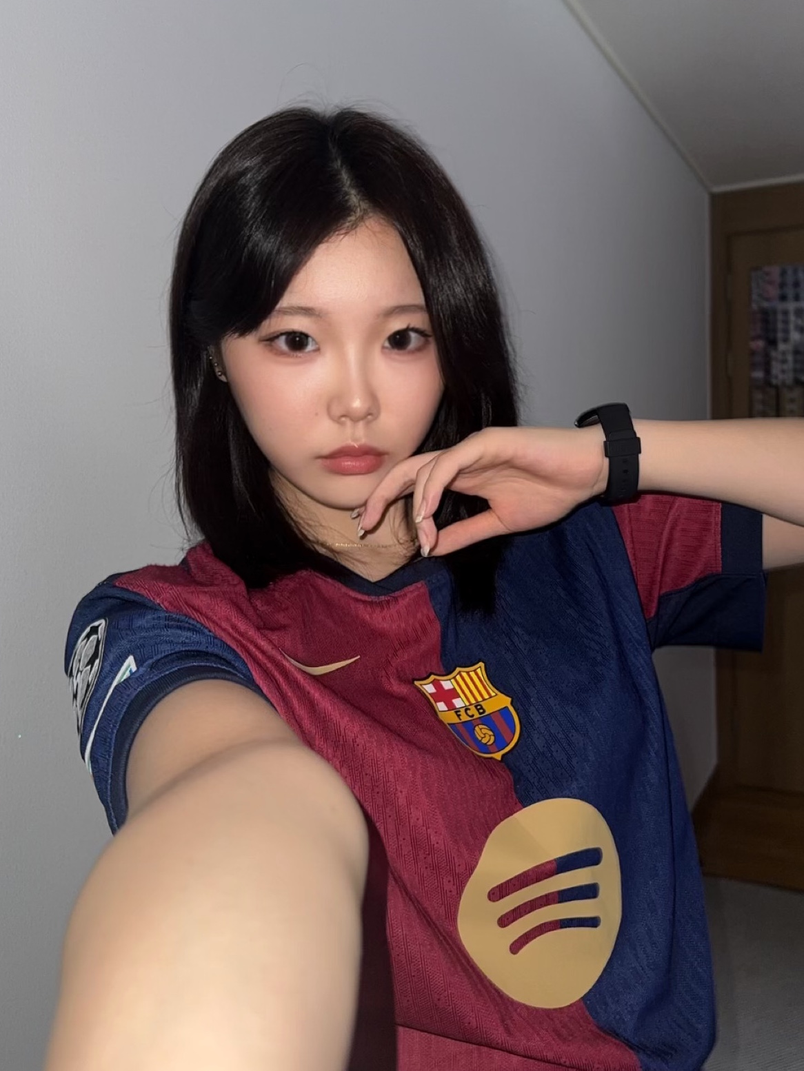 Nike FC Barcelona 2024/25 Dri-Fit ADV Match Home Jersey Deep Royal Blue Noble Red (Non Marking Ver.), Nike FC Barcelona 2024/25 Dri-Fit Stadium Home Jersey Deep Royal Blue Noble Red (Non Marking Ver.) 착용 스타일 - 1