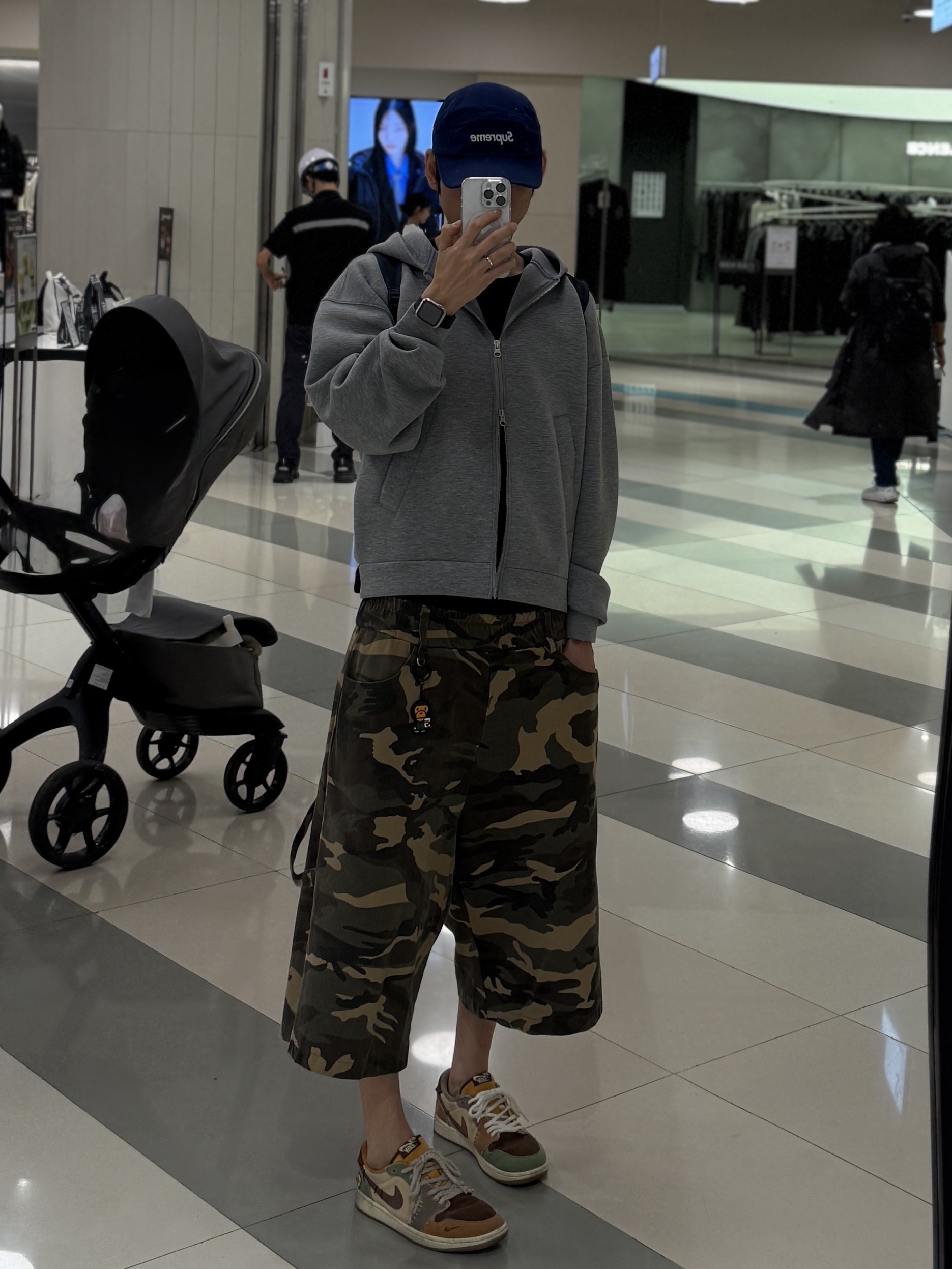 Jordan 1 x Zion Williamson Retro Low OG Flax and Oil Green, SLOW RECORD HOUSE Carpenter Bermuda Wide Camo Pants Vintage Green 착용 스타일 - 4