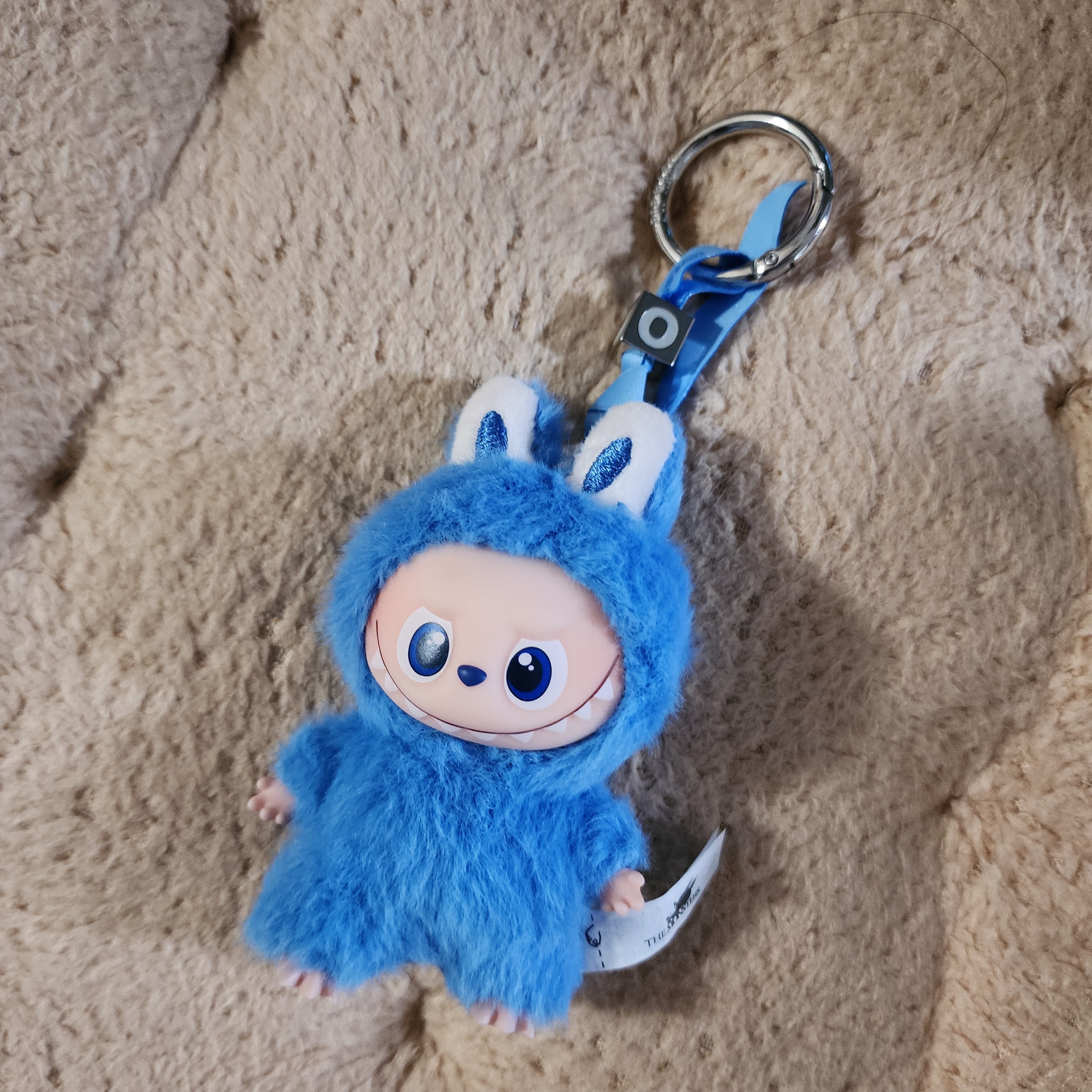 Pop Mart Labubu The Monsters Pin For Love Series Vinyl Plush Pendant (N-Z) O (Opened Case) 착용 스타일