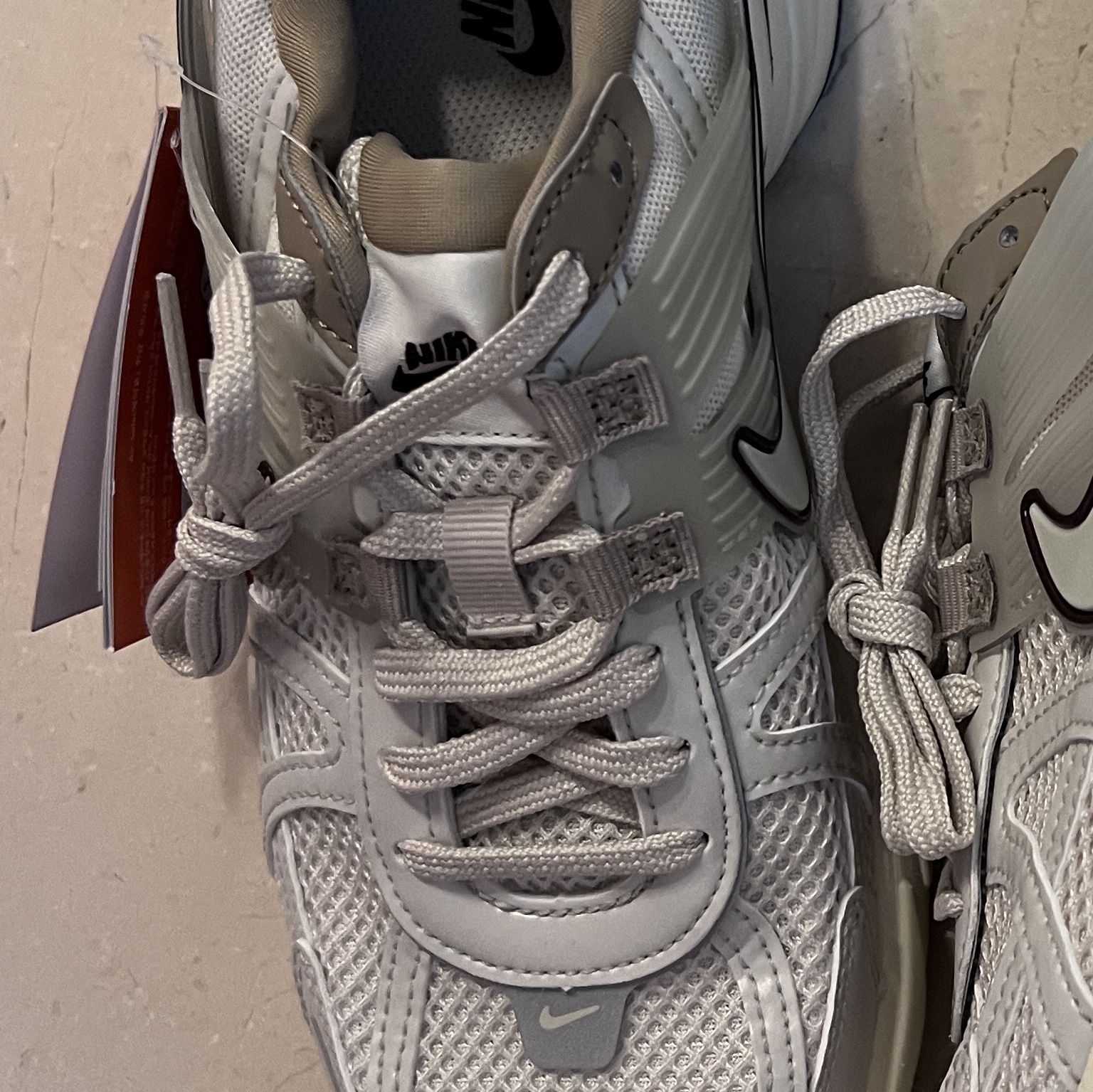 Nike V2K Run Light Orewood Brown Khaki 착용 스타일