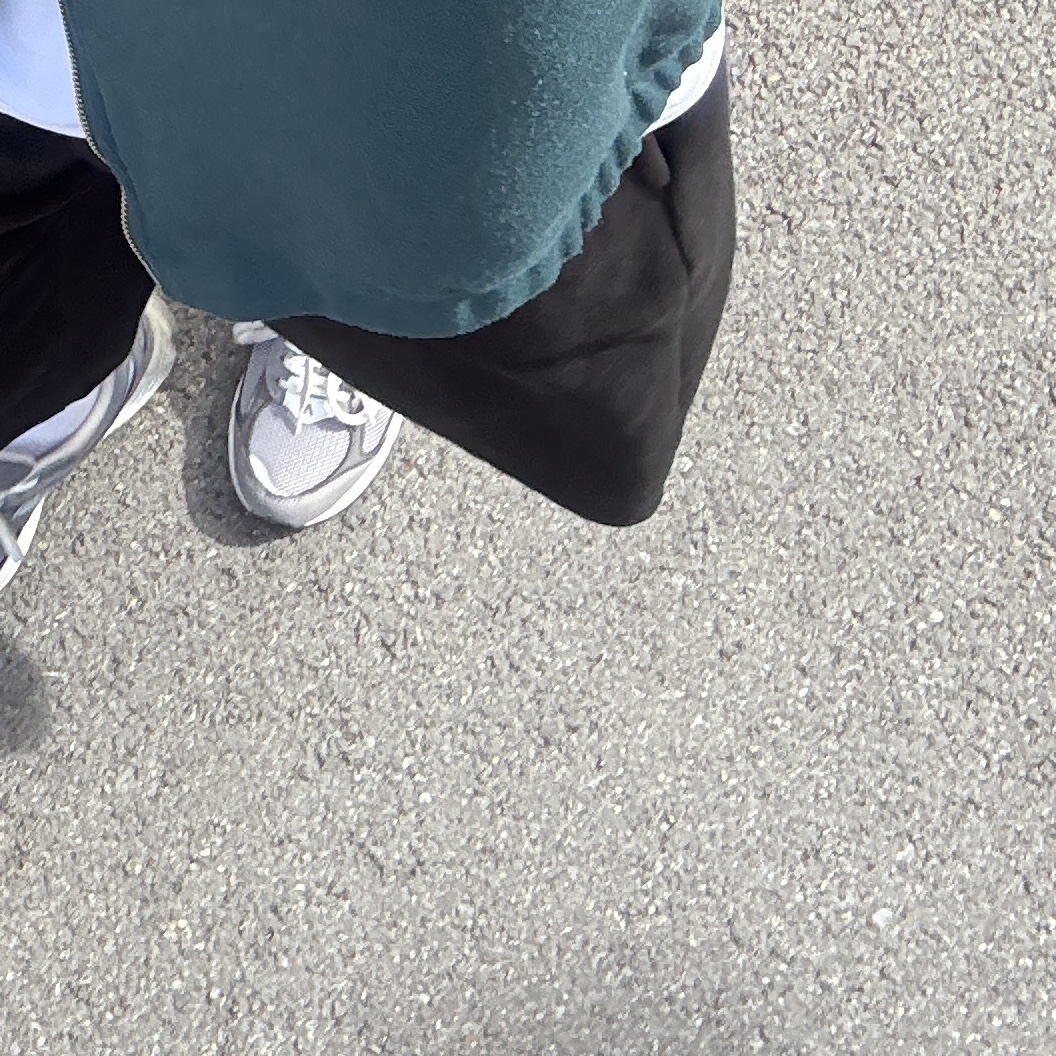 New Balance 2002R Premium Vintage Grey 착용 스타일