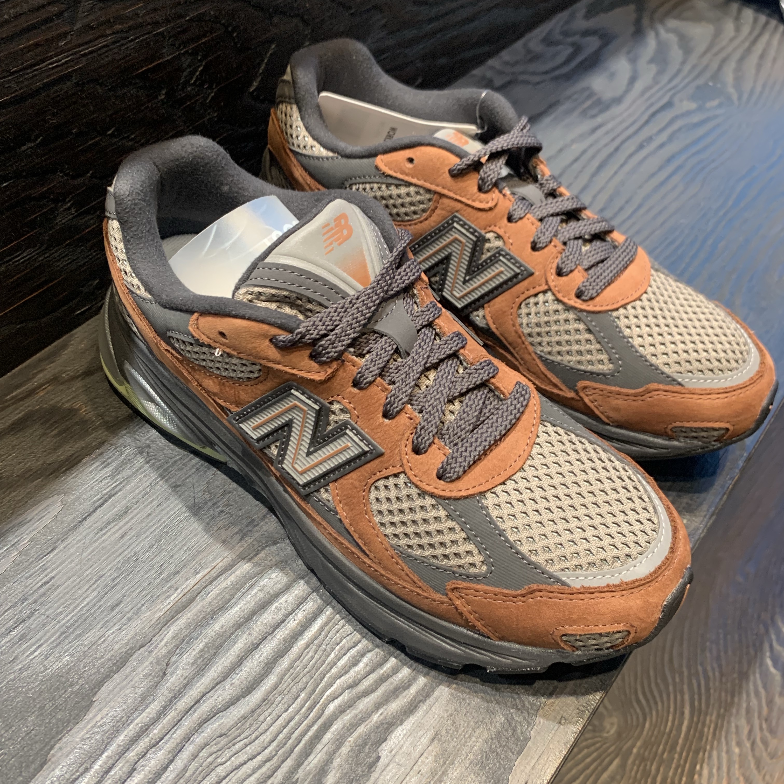New Balance 2010 Brown 착용 스타일