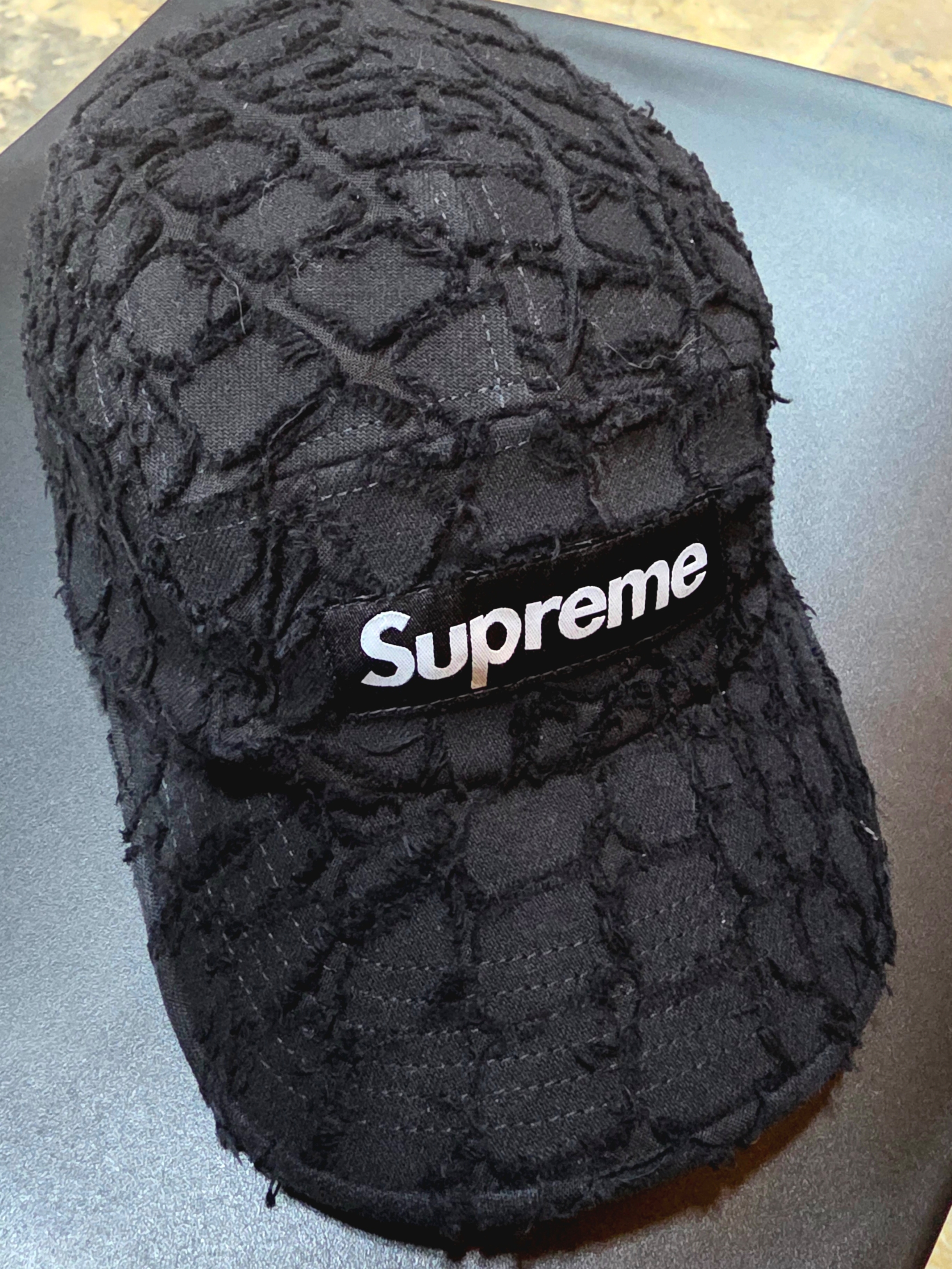 Supreme Frayed Croc Denim Camp Cap Black - 25SS 착용 스타일