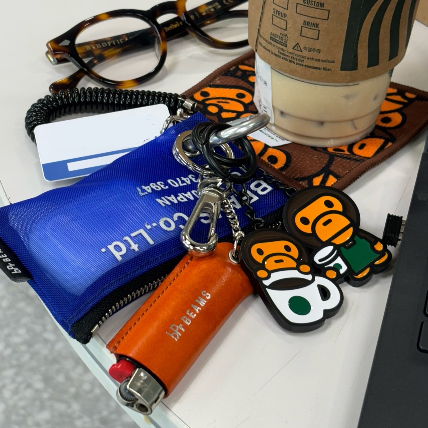 Starbucks x BAPE Baby Milo Coaster, Starbucks x BAPE Baby Milo Keychain 착용 스타일