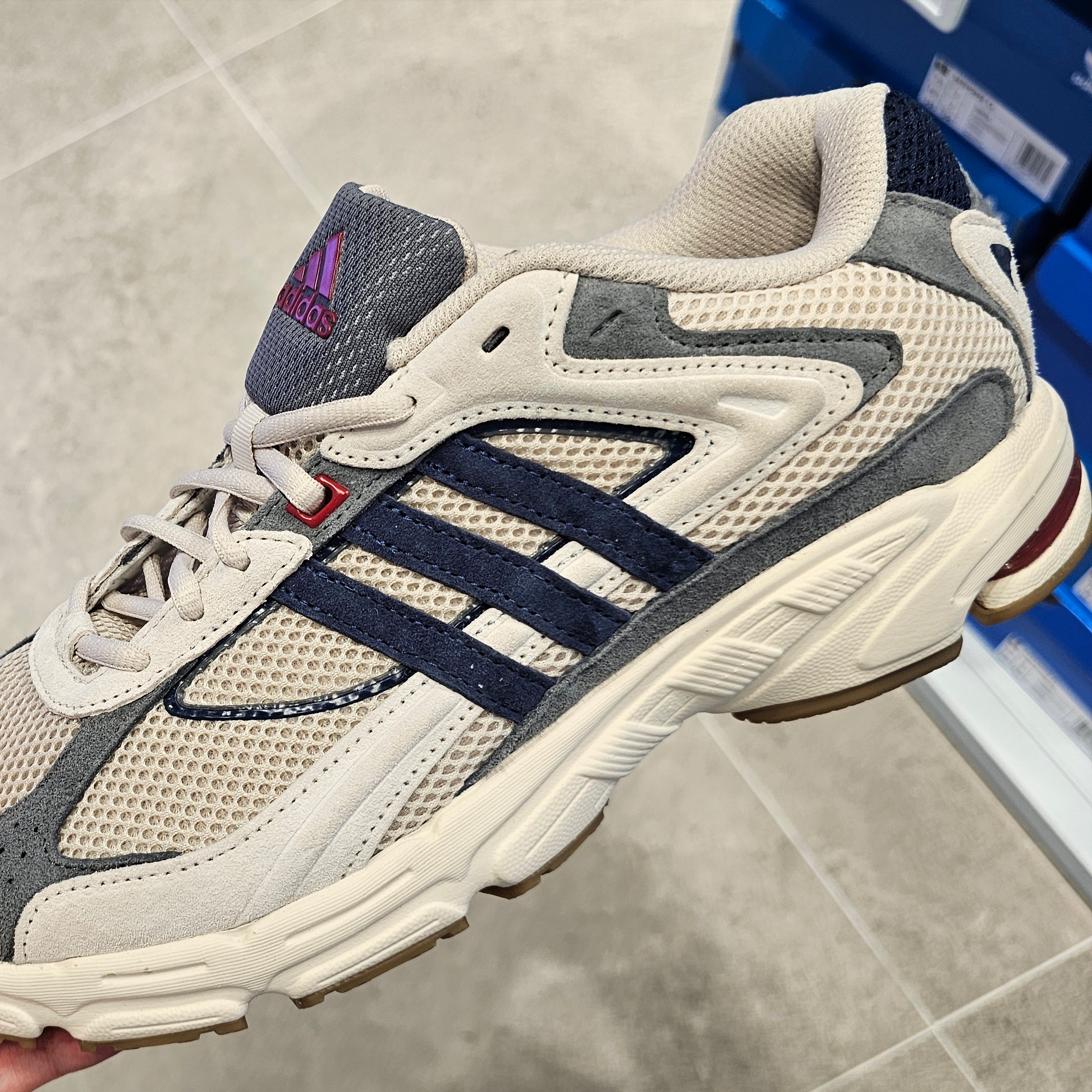 Adidas Response CL Alumina Night Indigo 착용 스타일