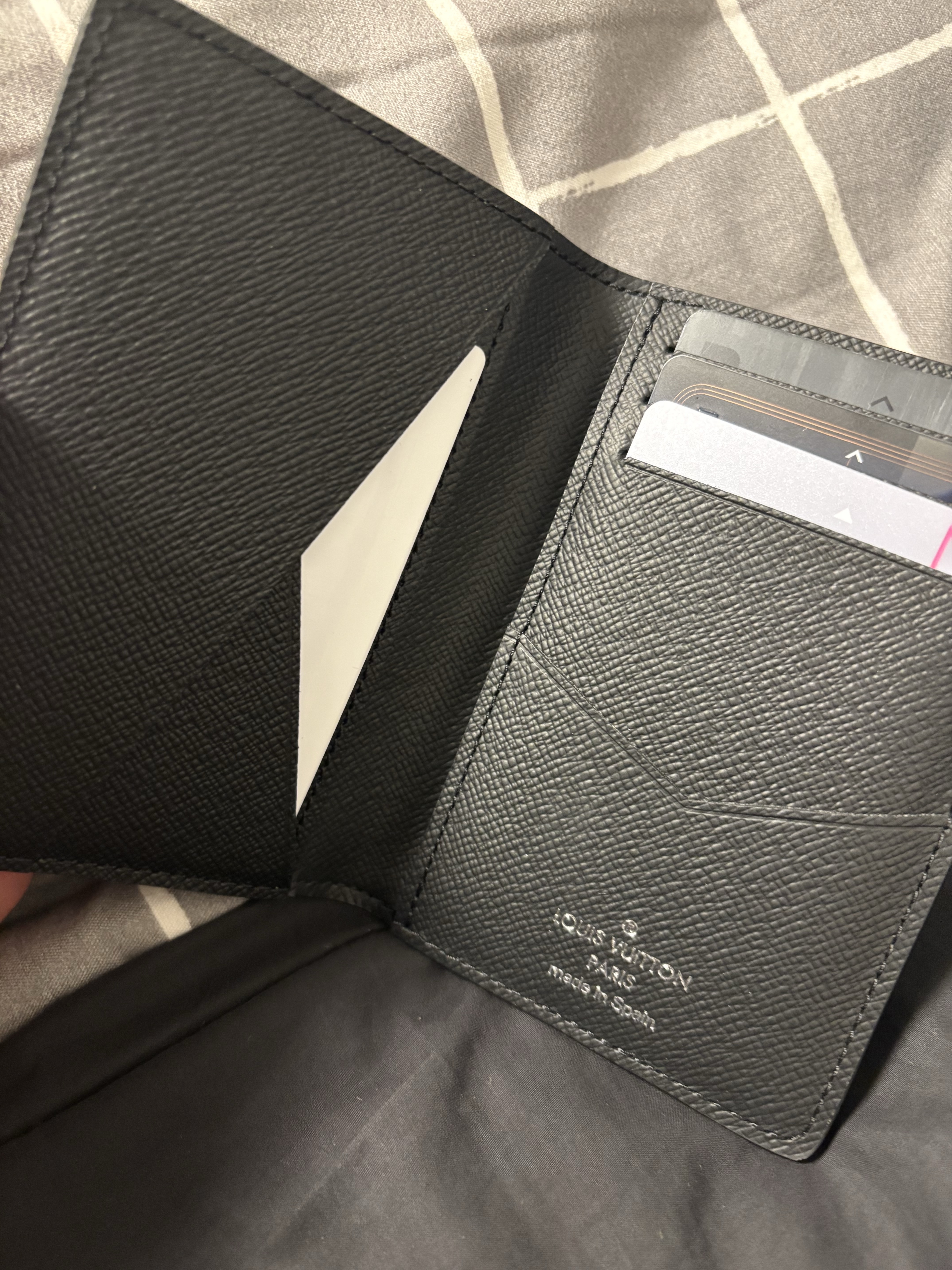 Louis Vuitton Pocket Organizer Monogram Eclipse 착용 스타일 - 2