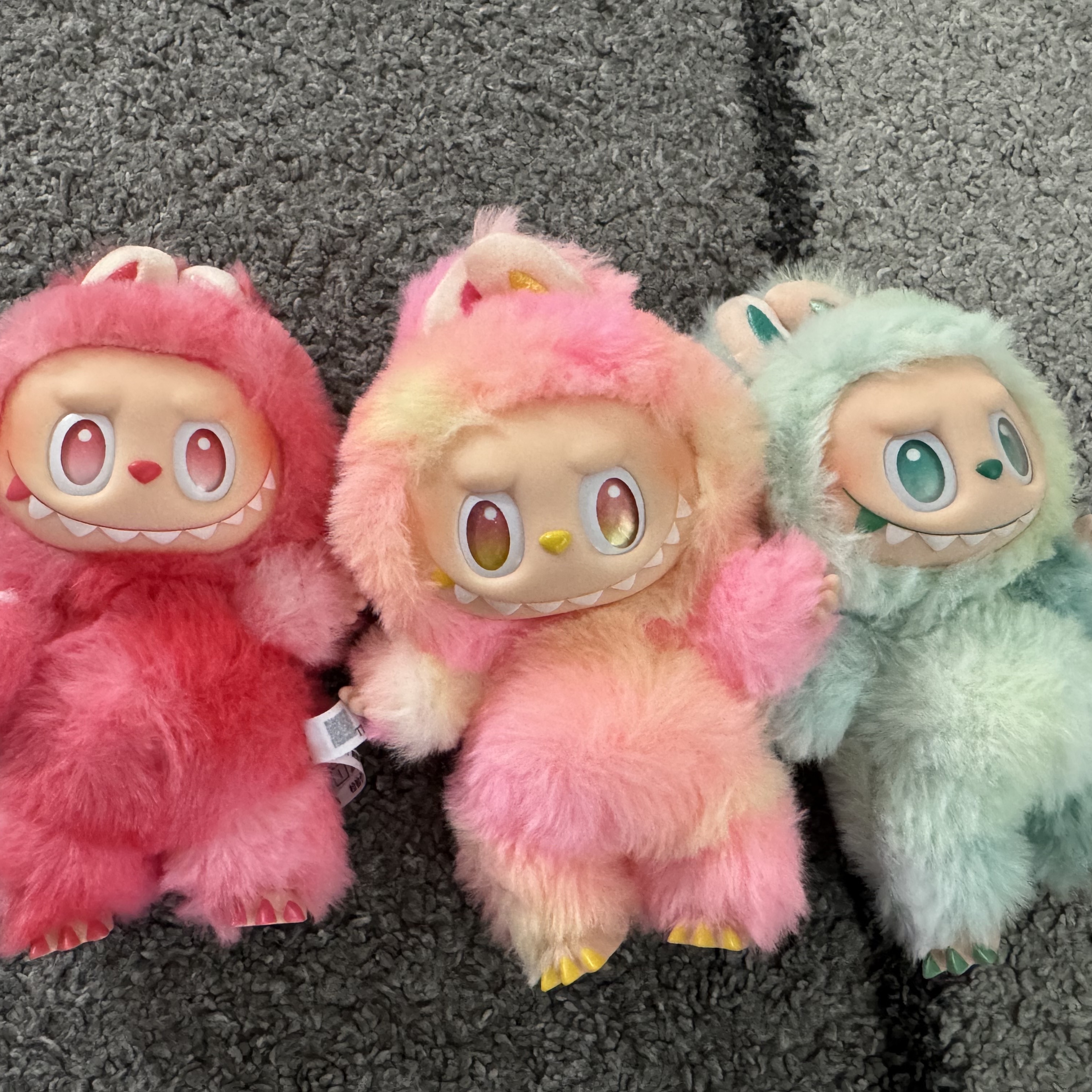 Pop Mart Labubu The Monsters Highlight Series Sealed Case (Bundle of 3/1 Blind Box) 착용 스타일
