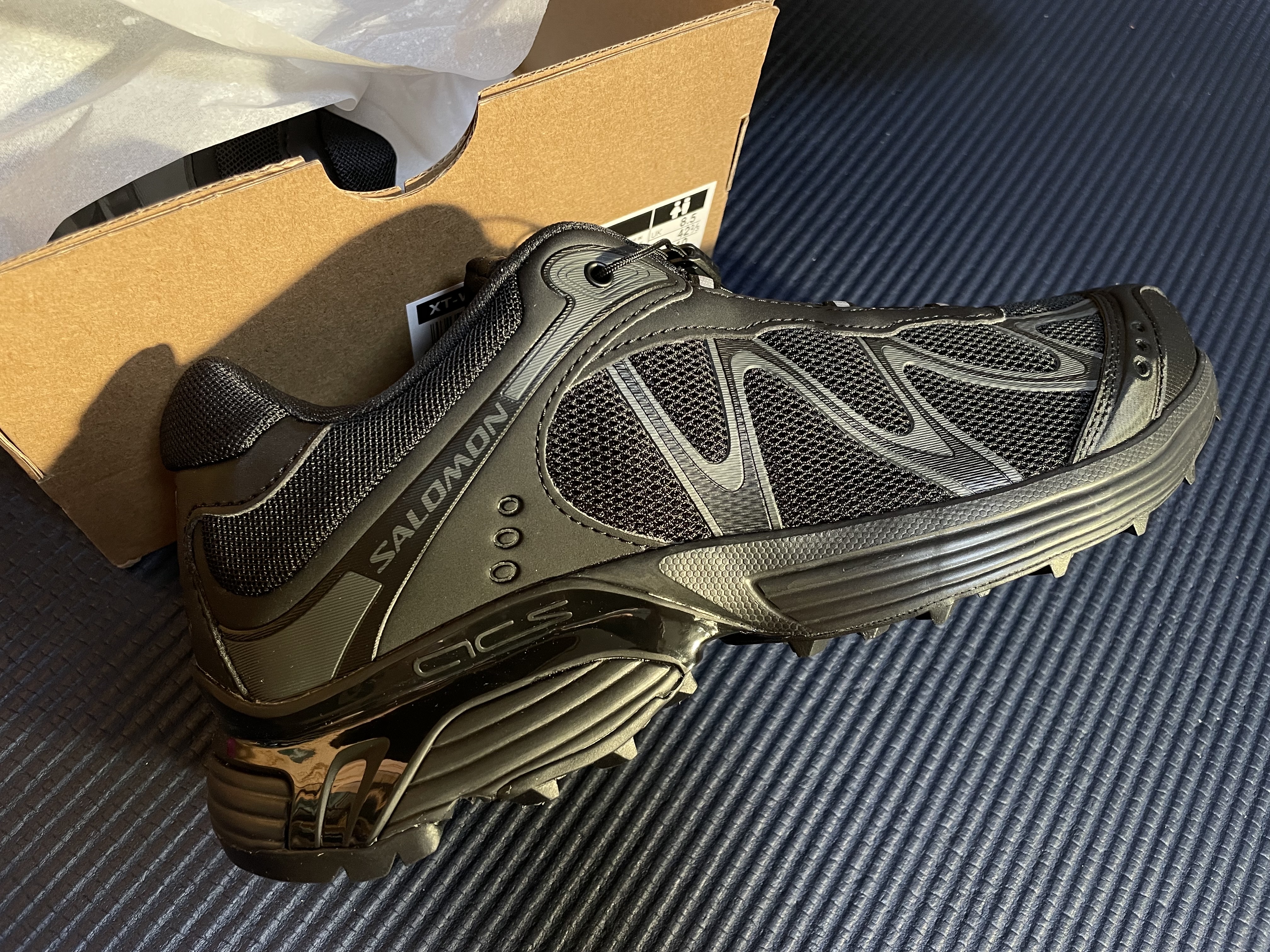 Salomon XT-Whisper Black Asphalt 착용 스타일 - 2