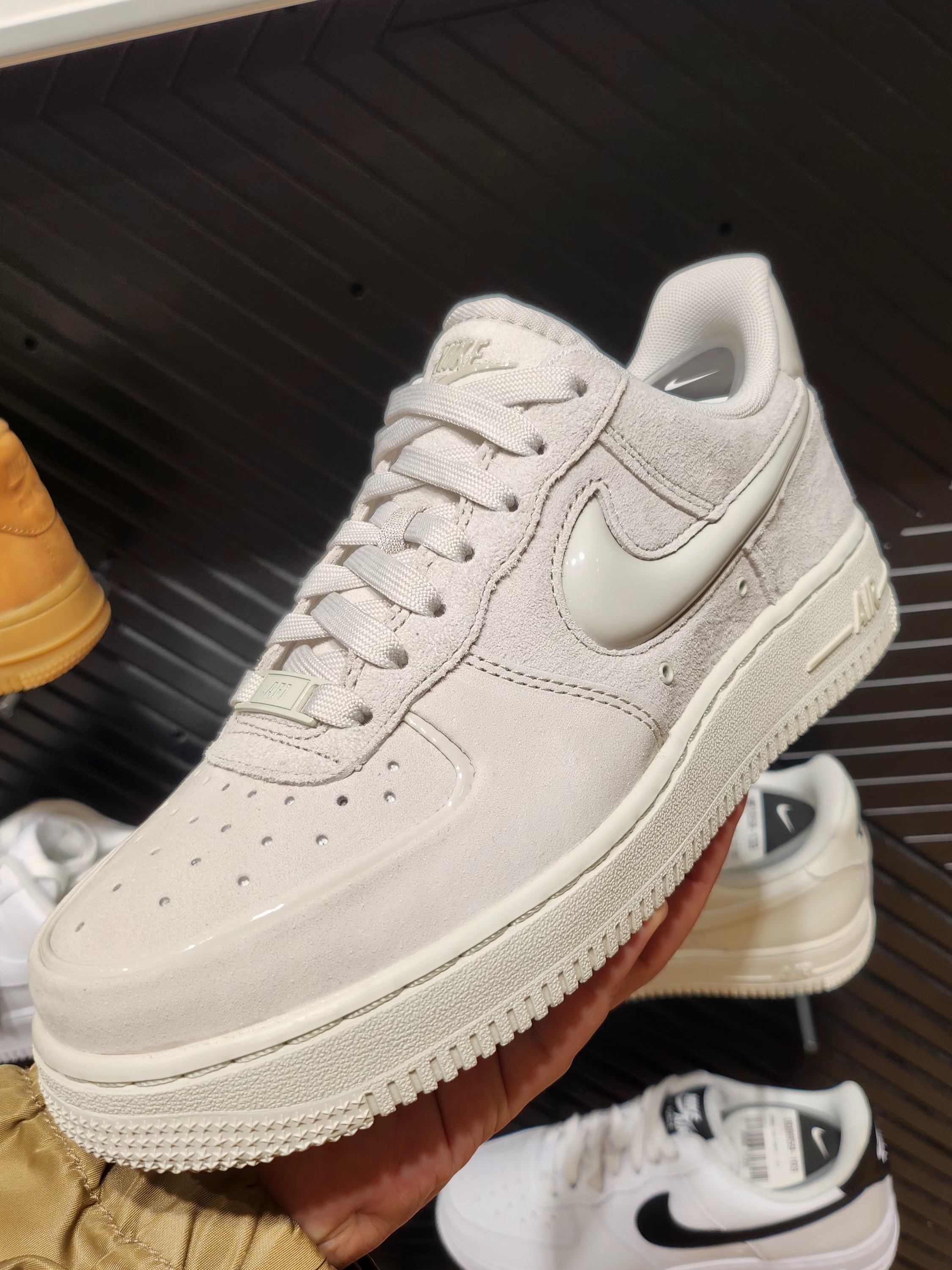 Nike Air Force 1 '07 WB Flax 착용 스타일 - 2