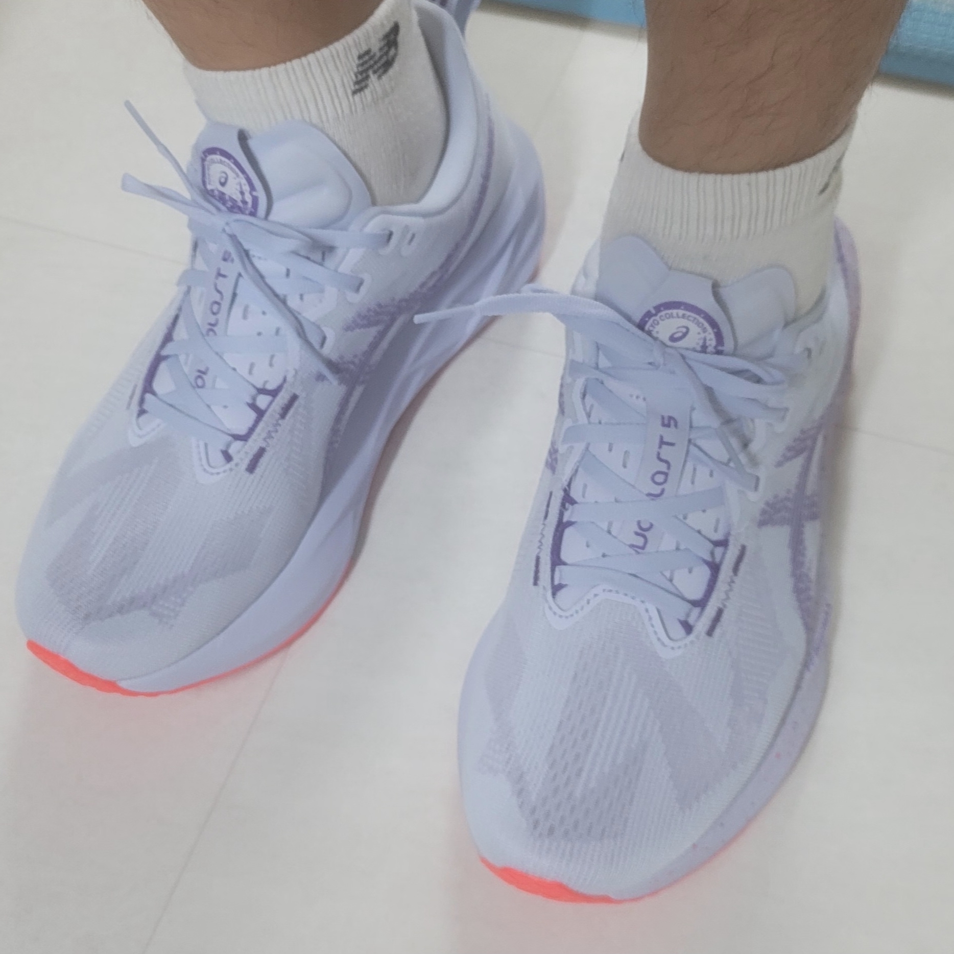 Asics Novablast 5 Tokyo Blue Fade Edo Purple 착용 스타일 - 2