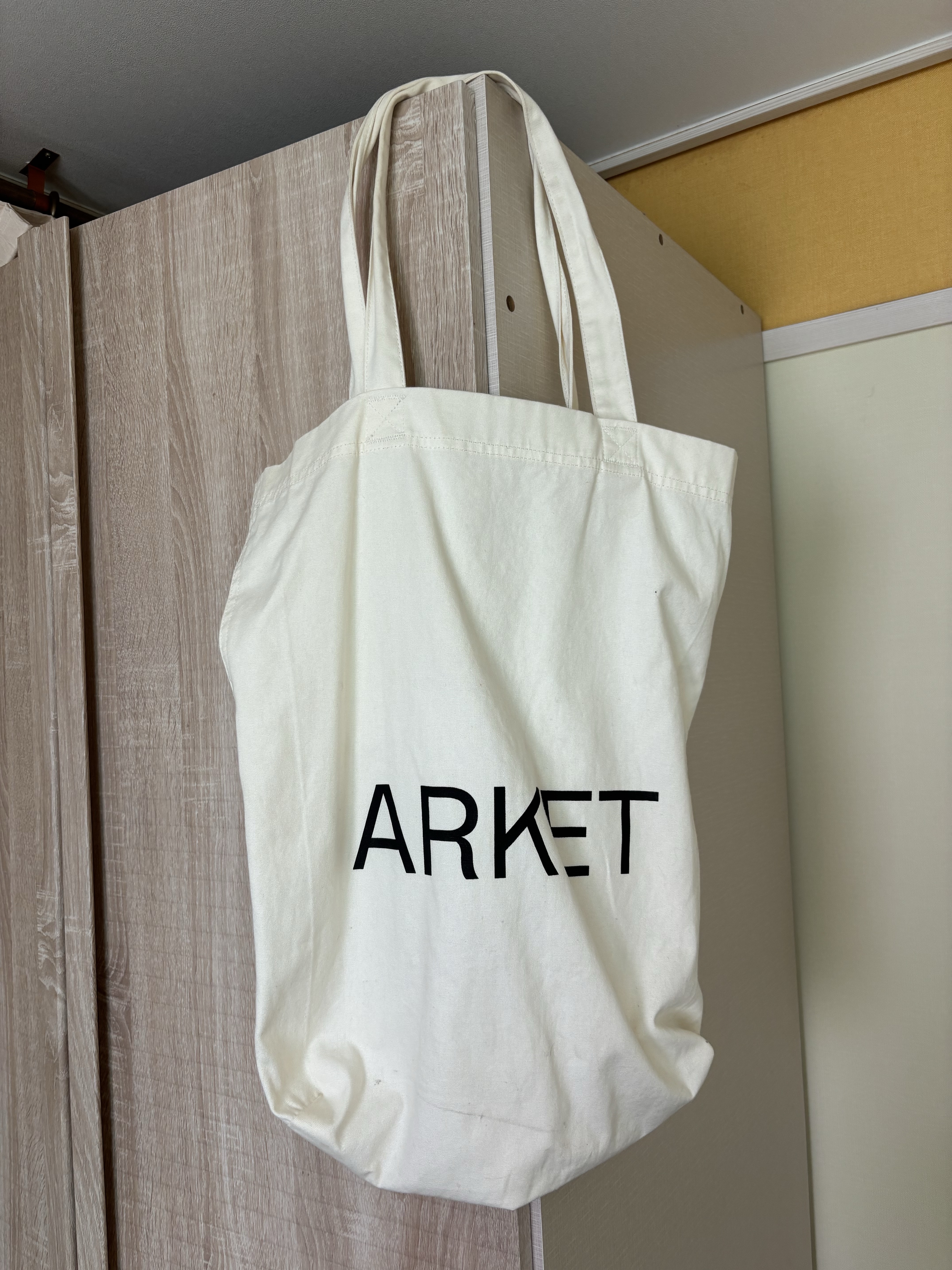 Arket Canvas Tote Bag Off White 착용 스타일