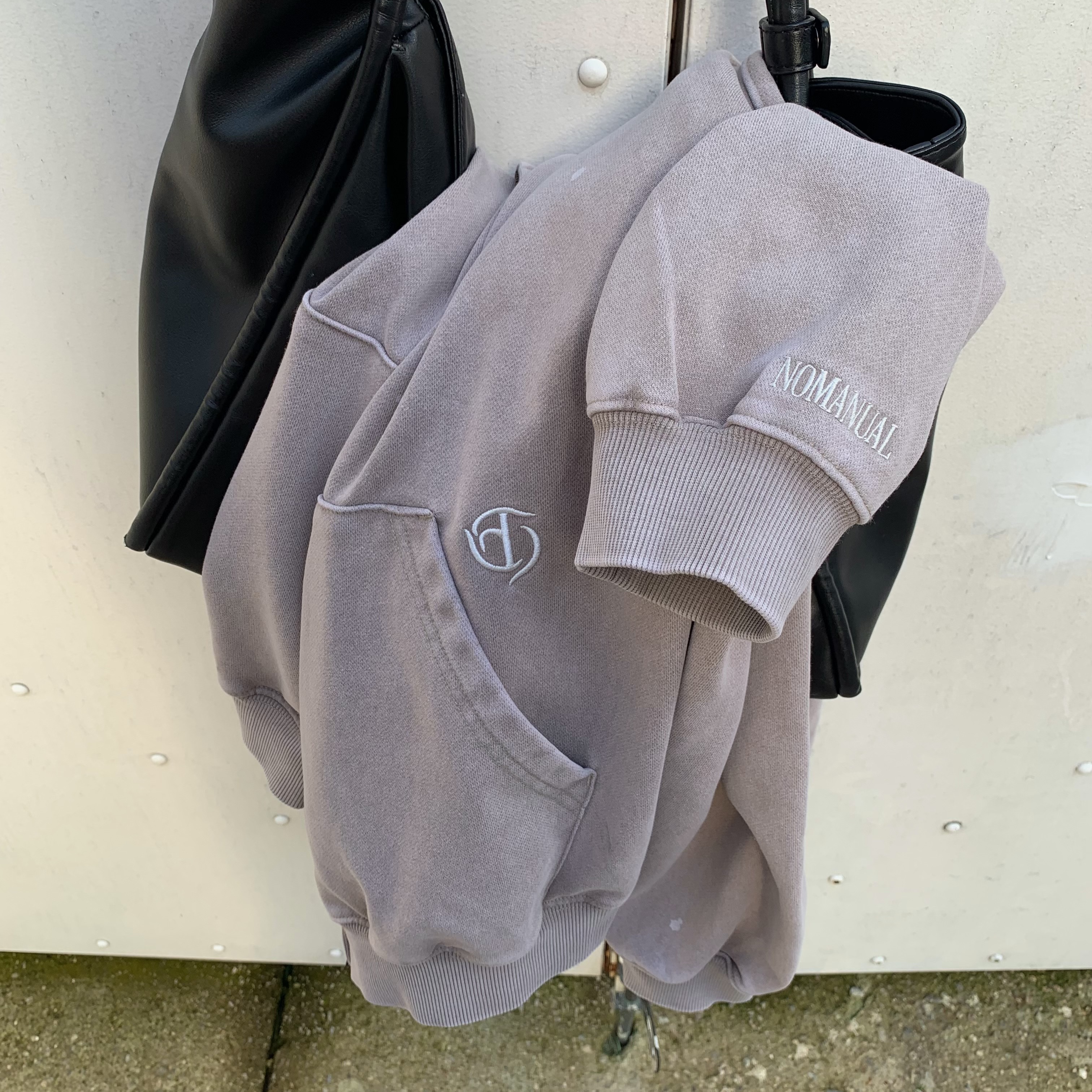 [KREAM 단독] NOMANUAL Painted Hooded Zip-up Washed Warm Gray 착용 스타일 - 9