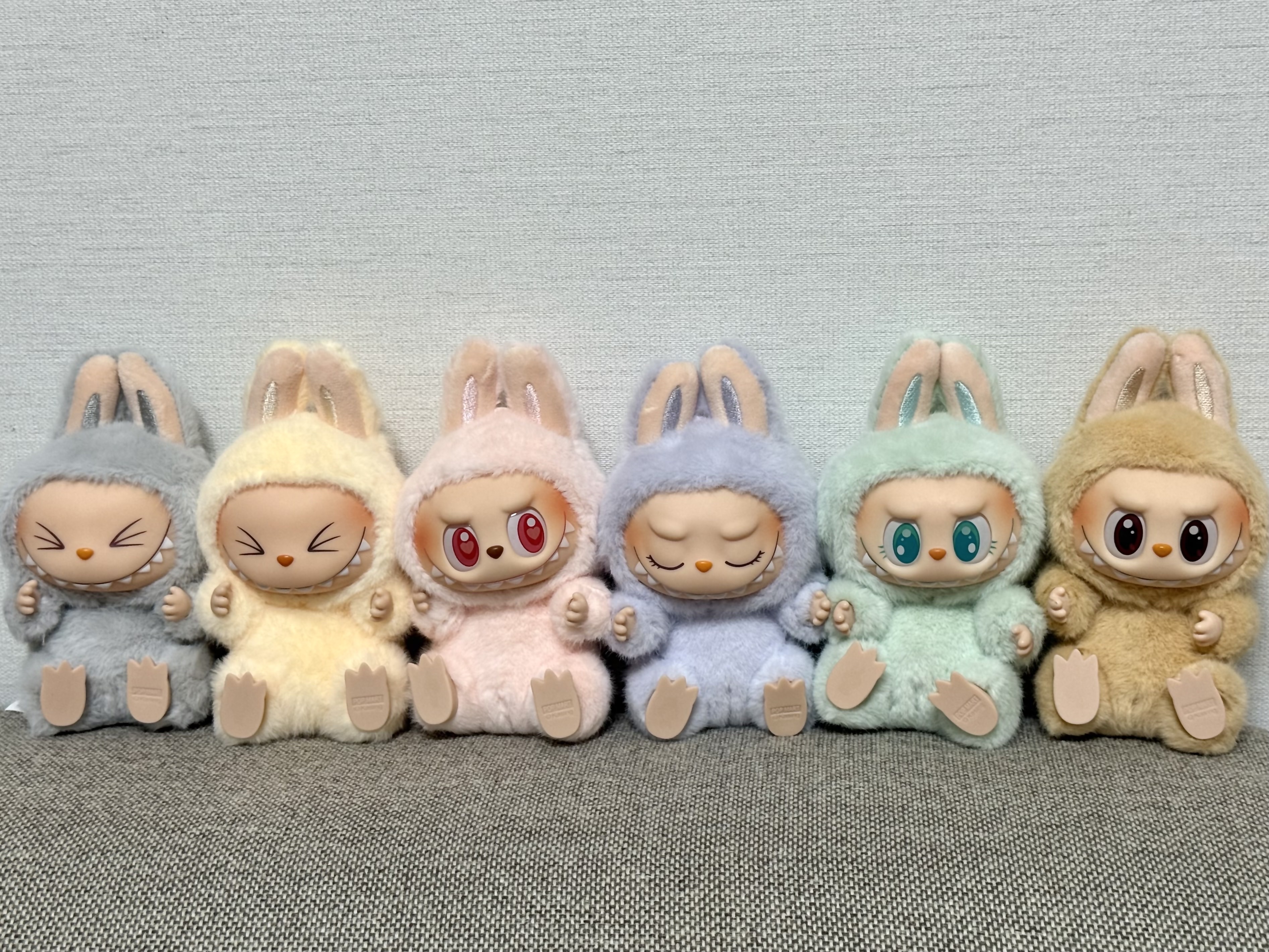 Pop Mart Labubu Let's Play Together Doll Series Sealed Case (6 Blind Boxes) 착용 스타일