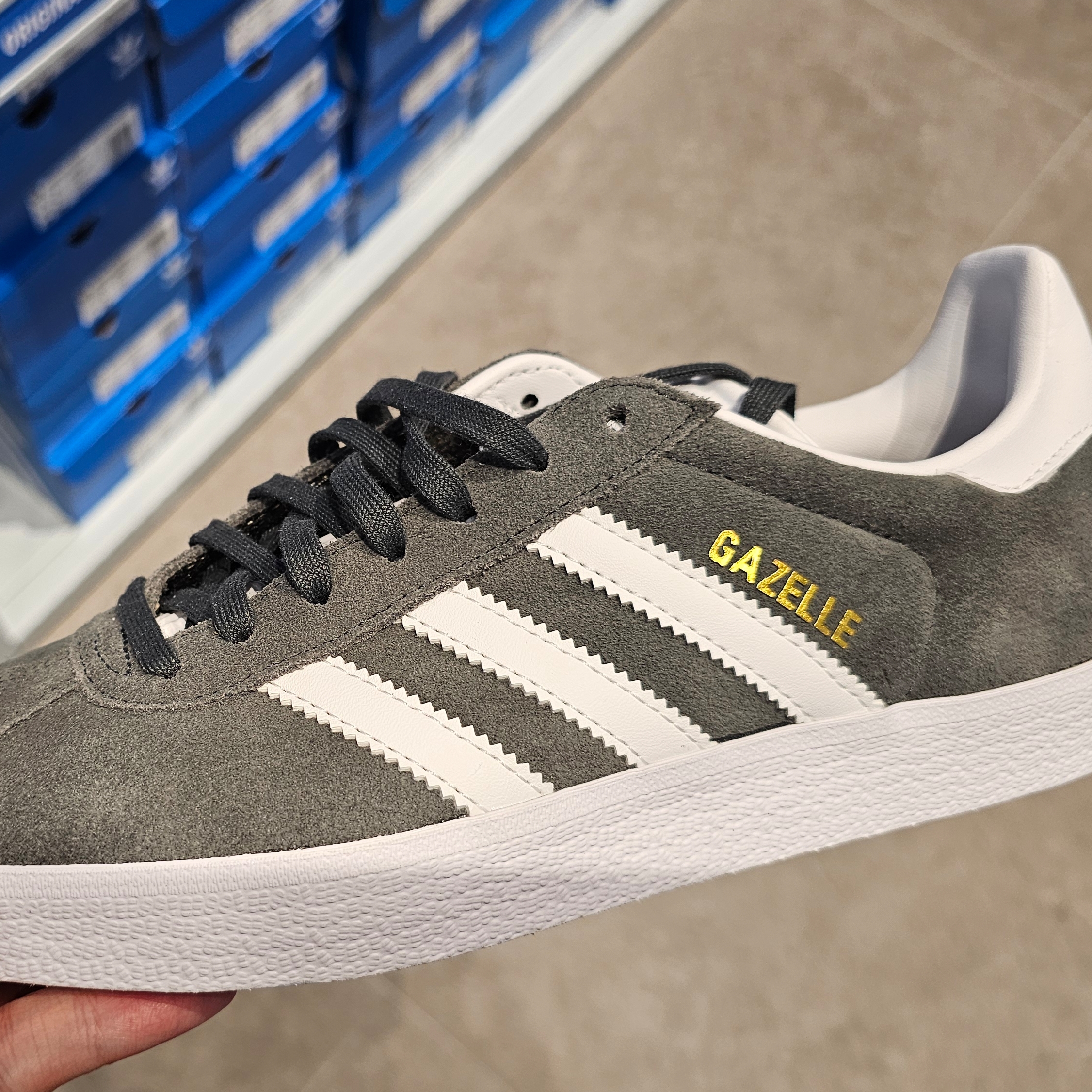 Adidas Gazelle Solid Grey 착용 스타일