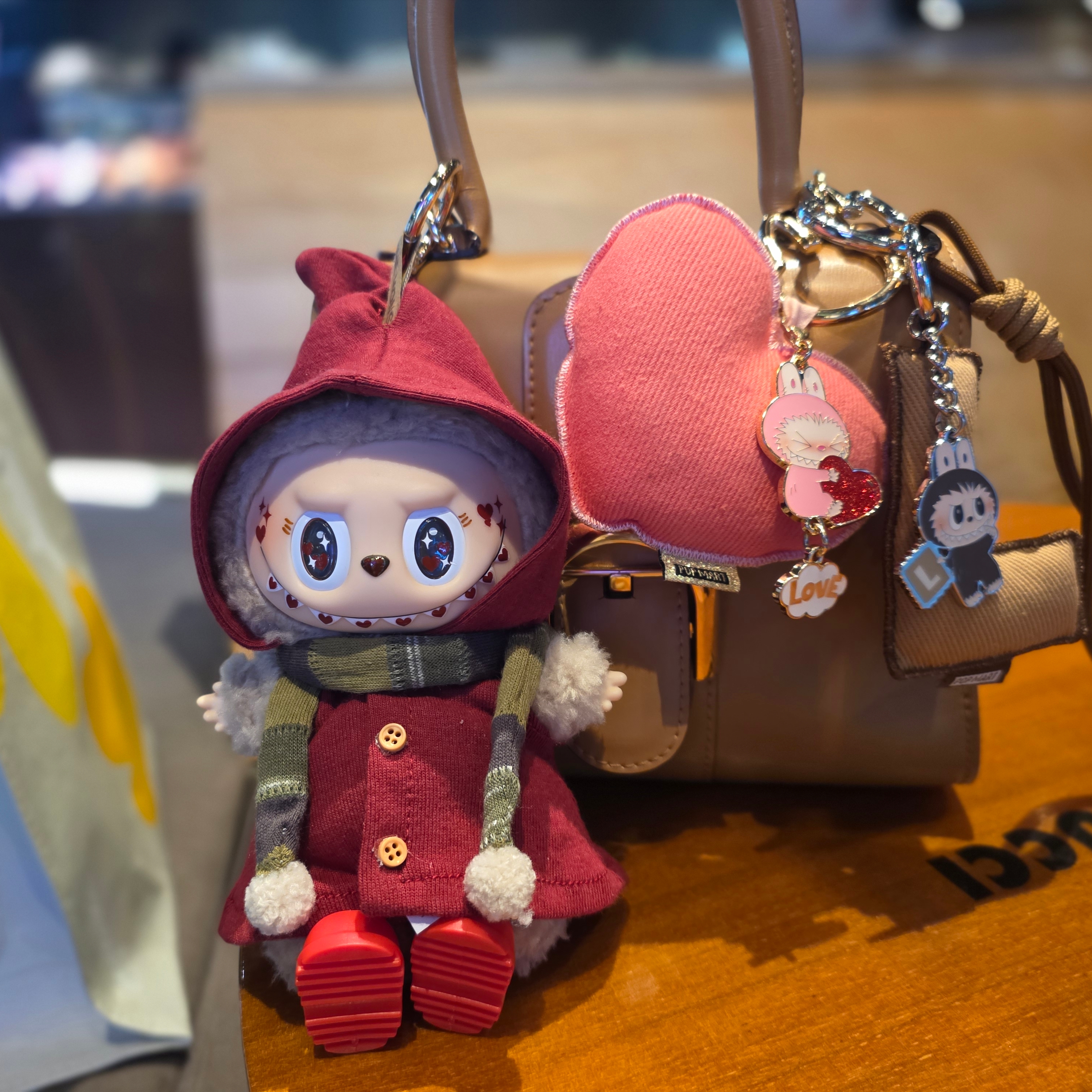 Pop Mart Labubu The Monsters Labubu Tasty Macarons Series Toffe Keyring, Pop Mart Labubu The Monsters Pin For Love Series - Letter Pendant Sealed Case (A-M) (1 Blind Box) 착용 스타일