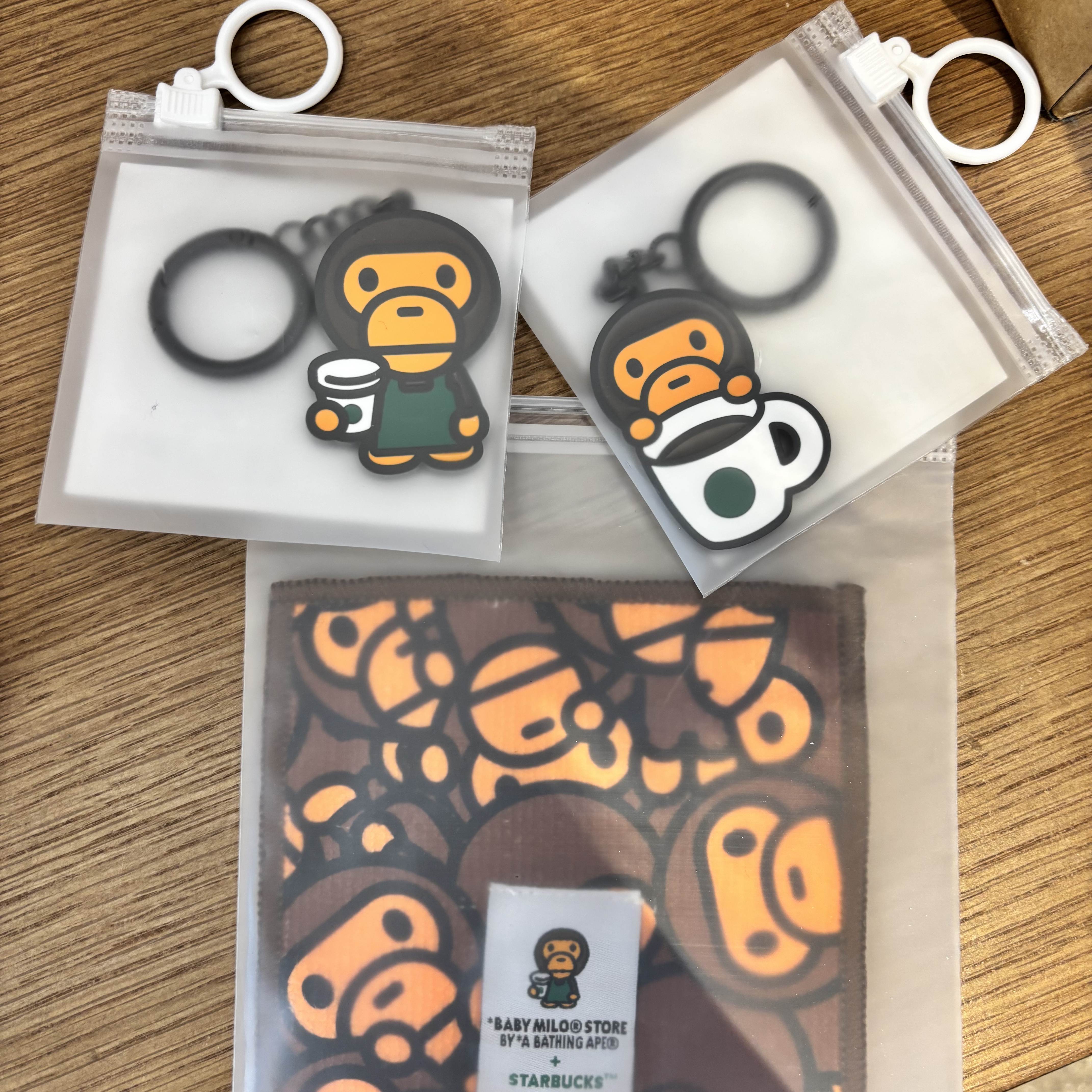 Starbucks x BAPE Baby Milo Keychain, Starbucks x BAPE Baby Milo Coaster 착용 스타일