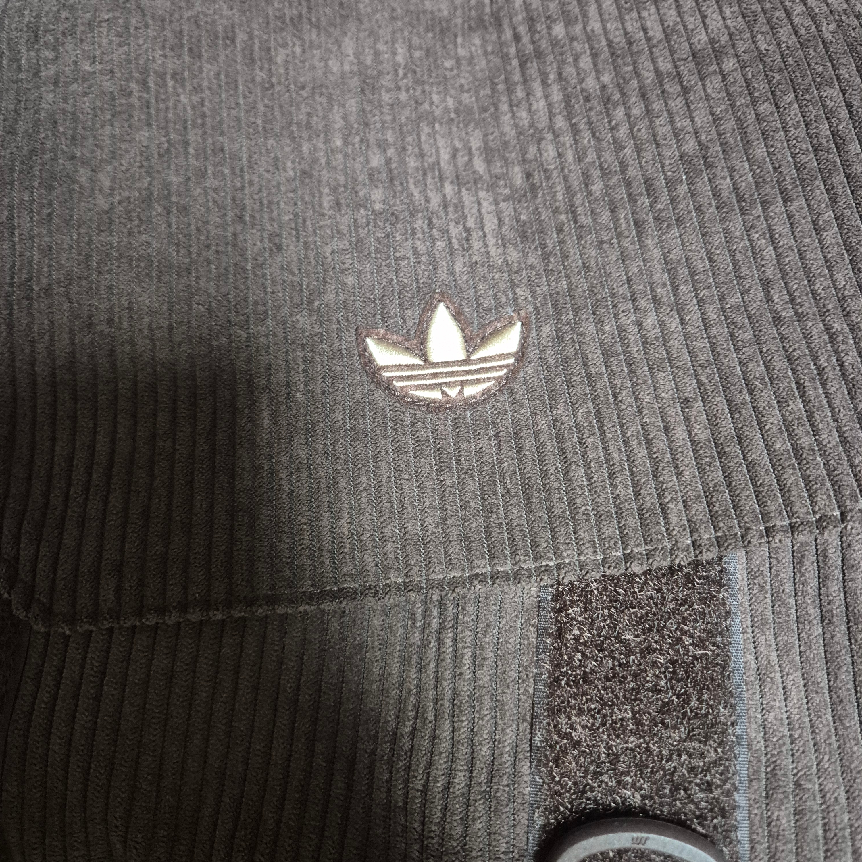 Adidas NEXT+ Corduroy Messenger Bag Shadow Brown 착용 스타일