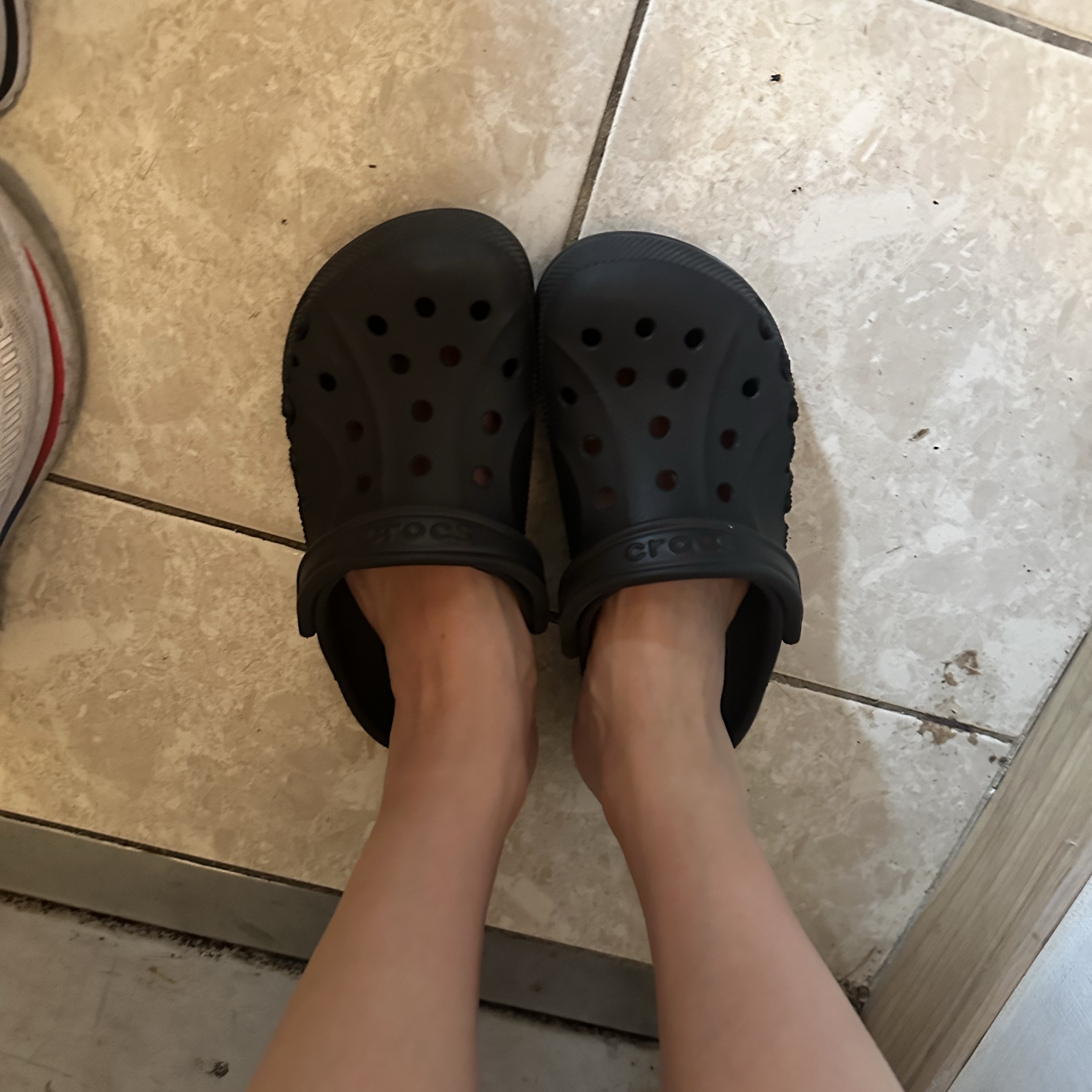 Crocs Baya Clog Black 착용 스타일