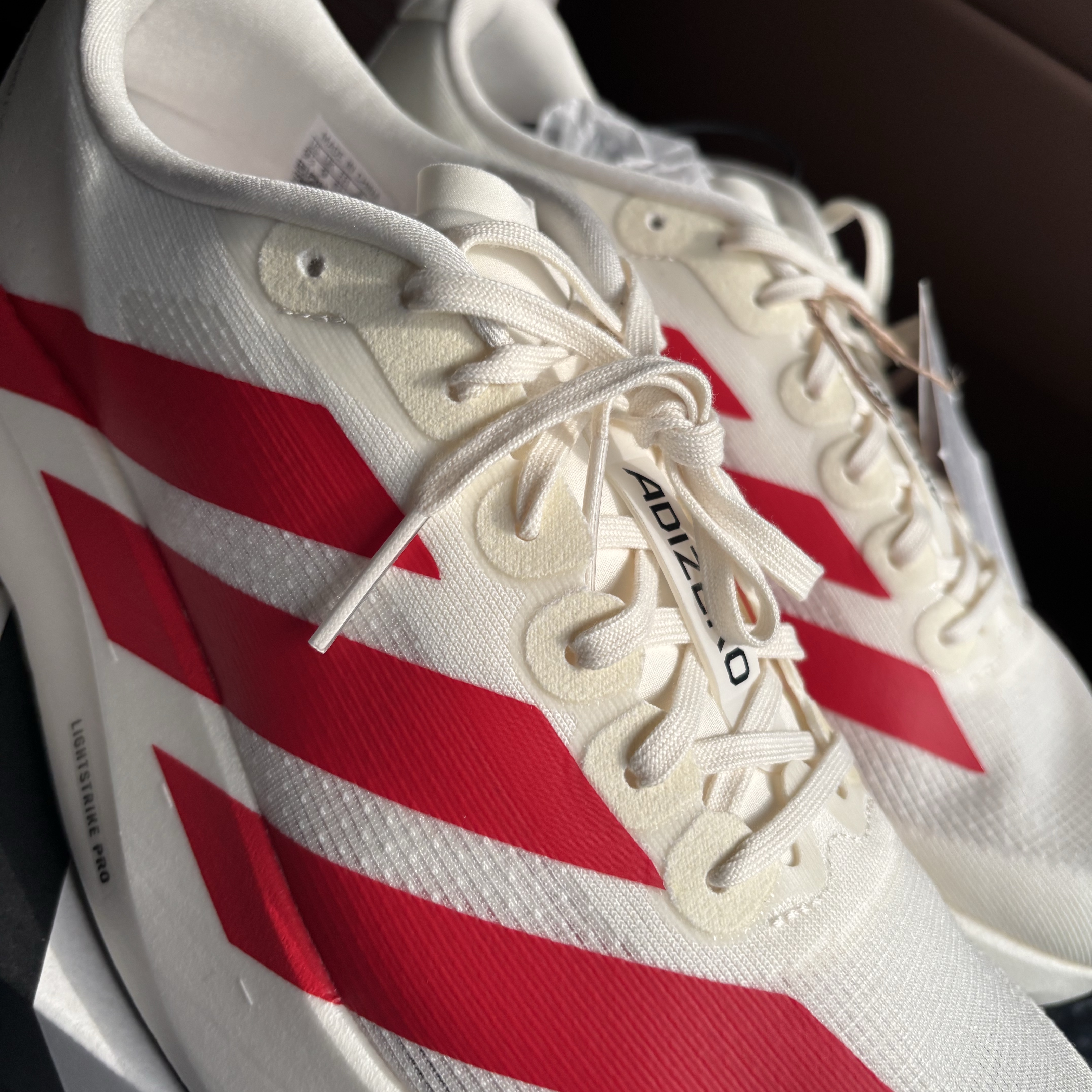 Adidas Adizero EVO SL Off White Better Scarlet 착용 스타일