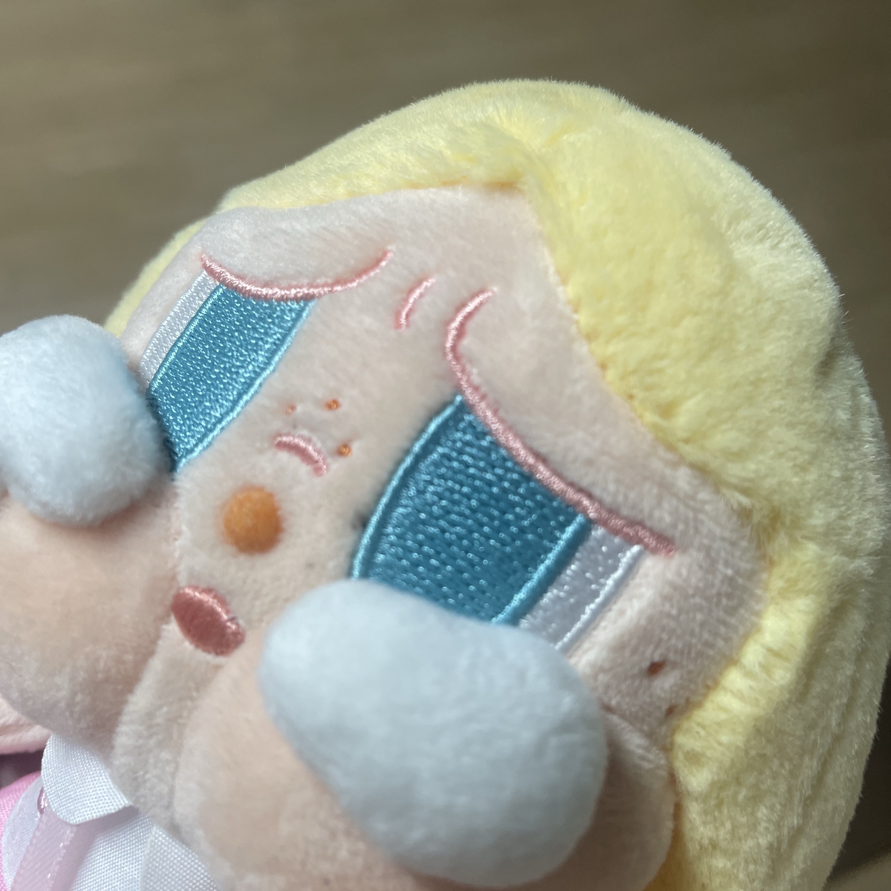 Pop Mart Crybaby Sunset Concert Series Plush Pendant Pink White (Opened Case) 착용 스타일