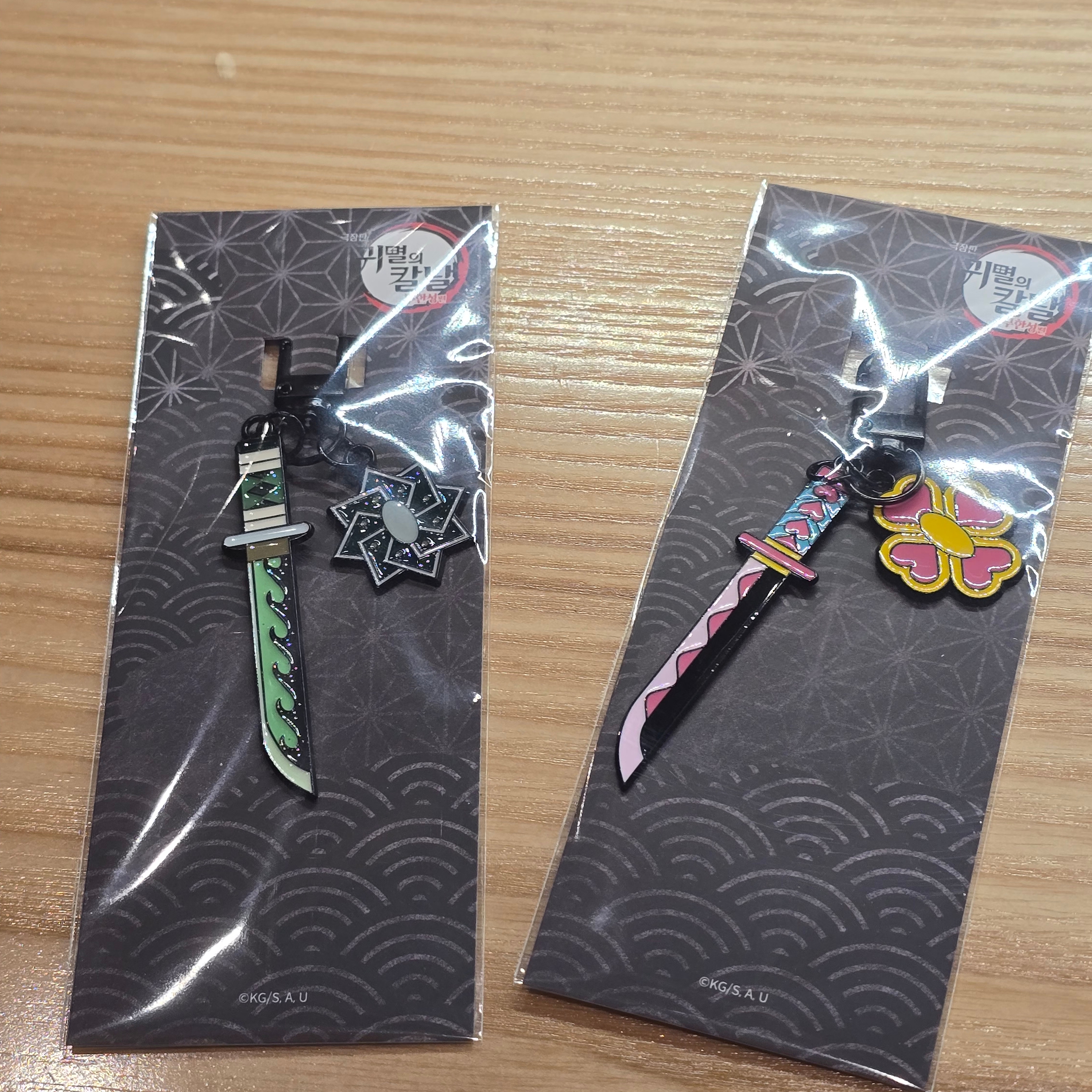 Demon Slayer Kimetsu No Yaiba Nichirin Sword Keyring Mitsuri Kanroji, Demon Slayer Kimetsu No Yaiba Nichirin Sword Keyring Sanemi Shinazugawa 착용 스타일