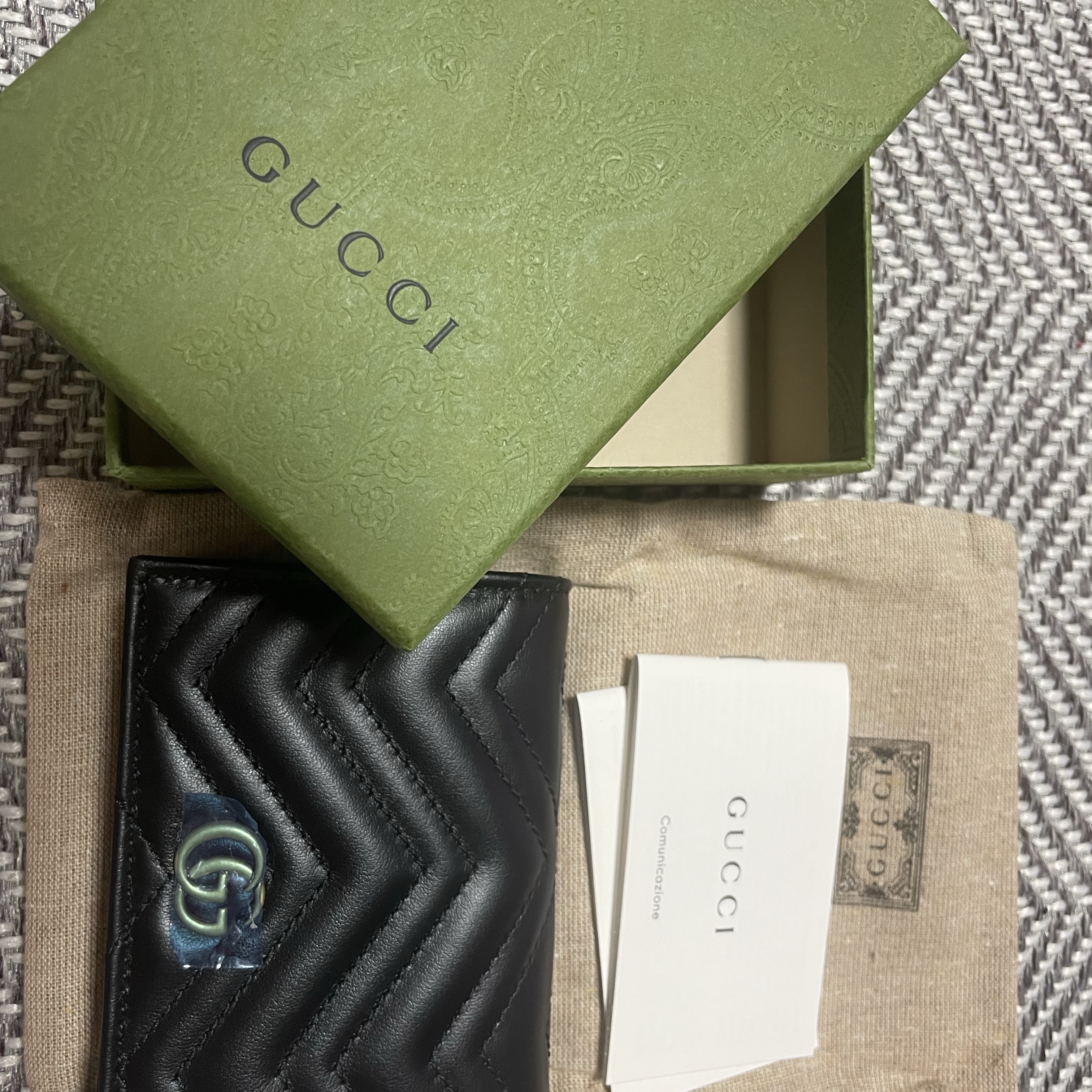 Gucci GG Marmont Matelasse Card Case Wallet Black 착용 스타일