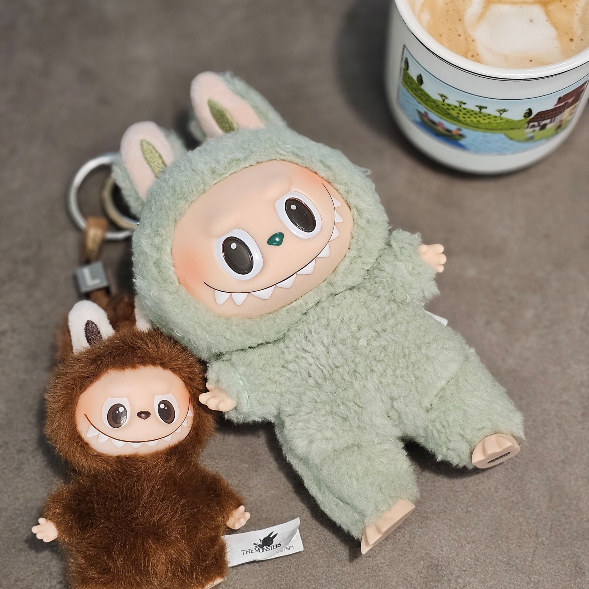 Pop Mart Labubu The Monsters Labubu Tasty Macarons Series Green Grape Keyring 착용 스타일