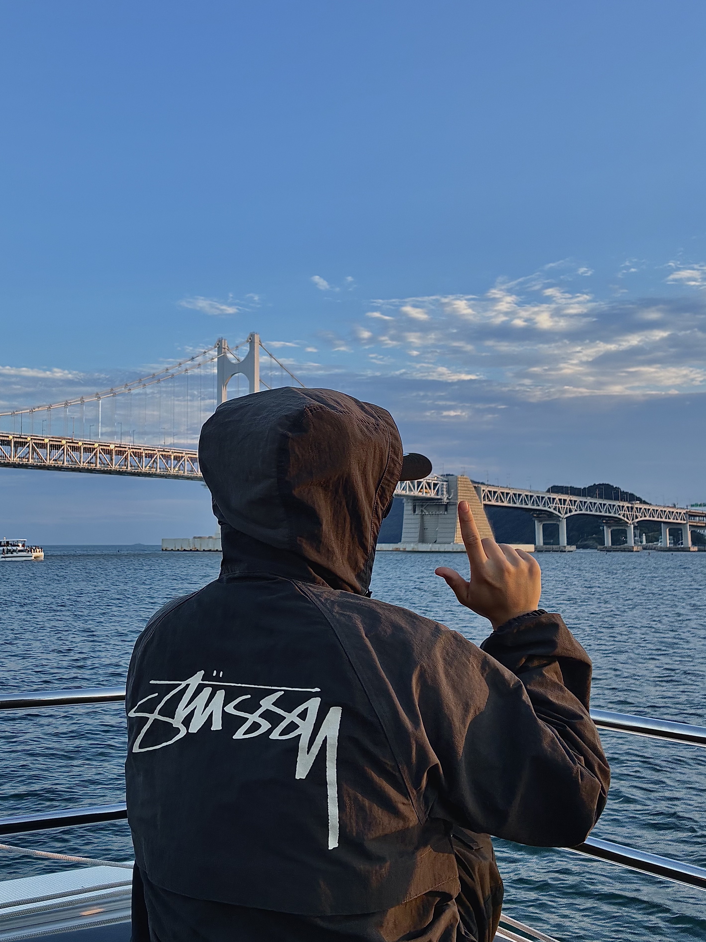 Stussy Wave Dye Beach Shell Jacket Black 착용 스타일 - 1