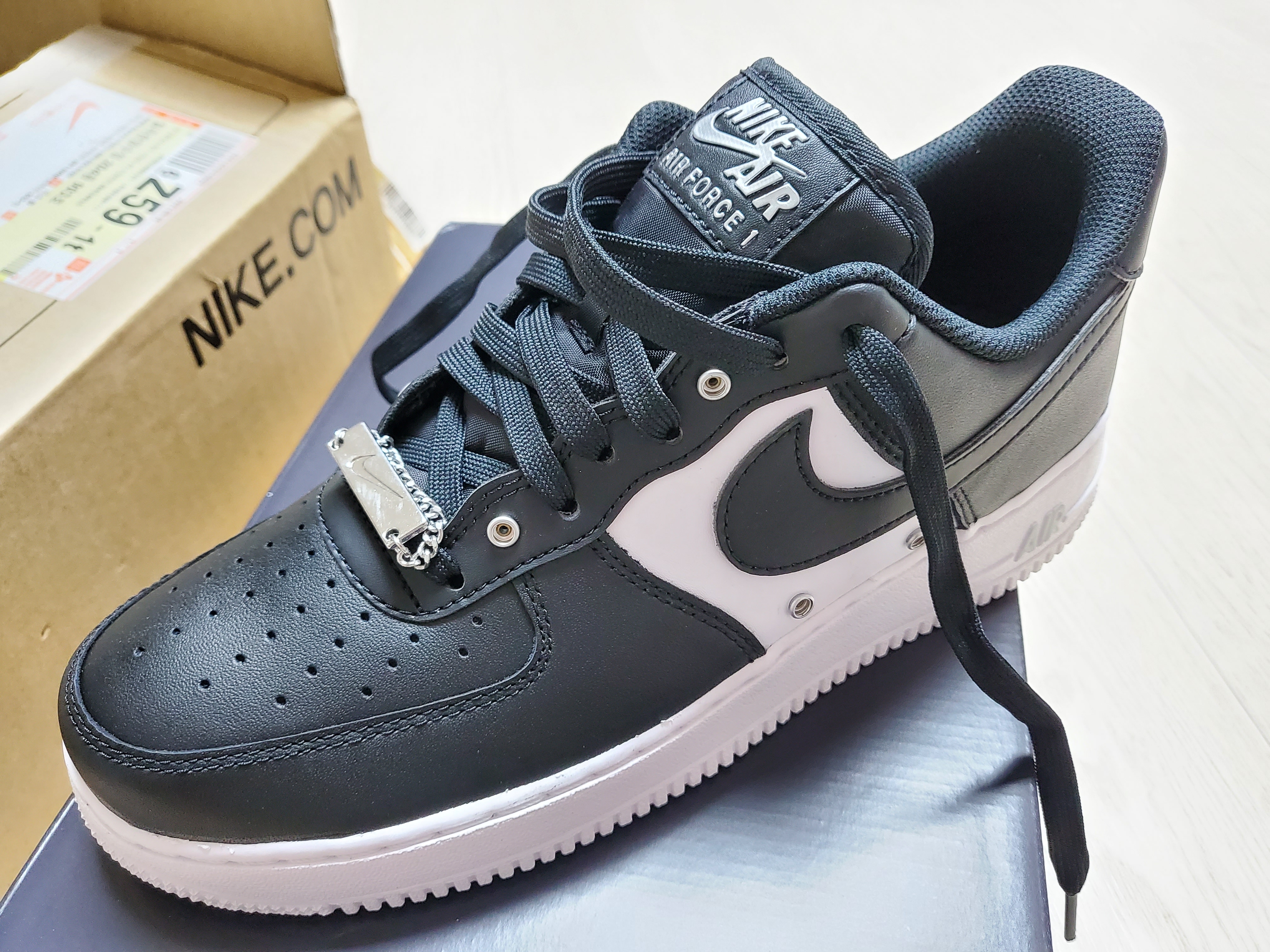 Nike Air Force 1 '07 PRM Black White 착용 스타일