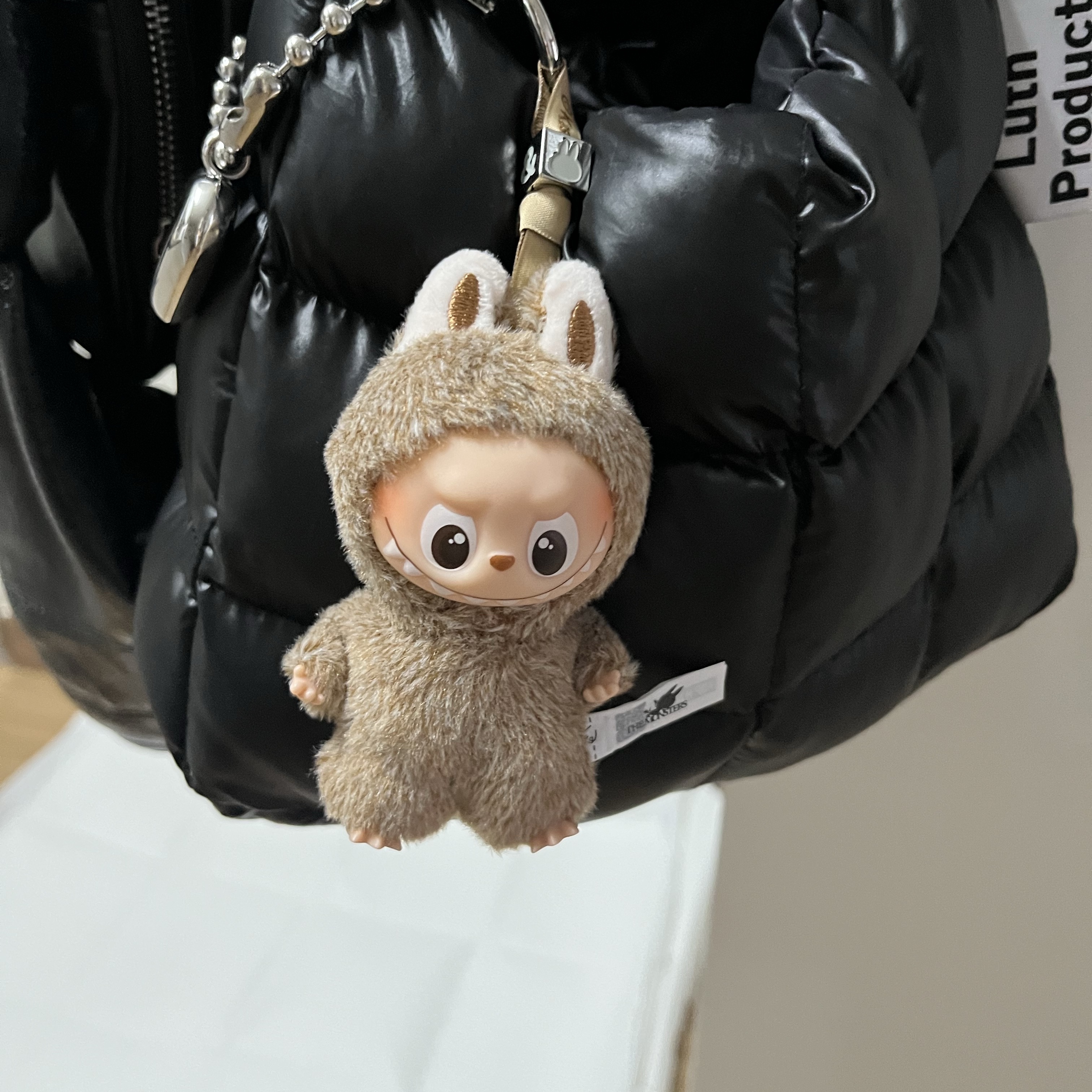 Pop Mart Labubu The Monsters Pin For Love Series Vinyl Plush Pendant (N-Z) & (Opened Case) 착용 스타일