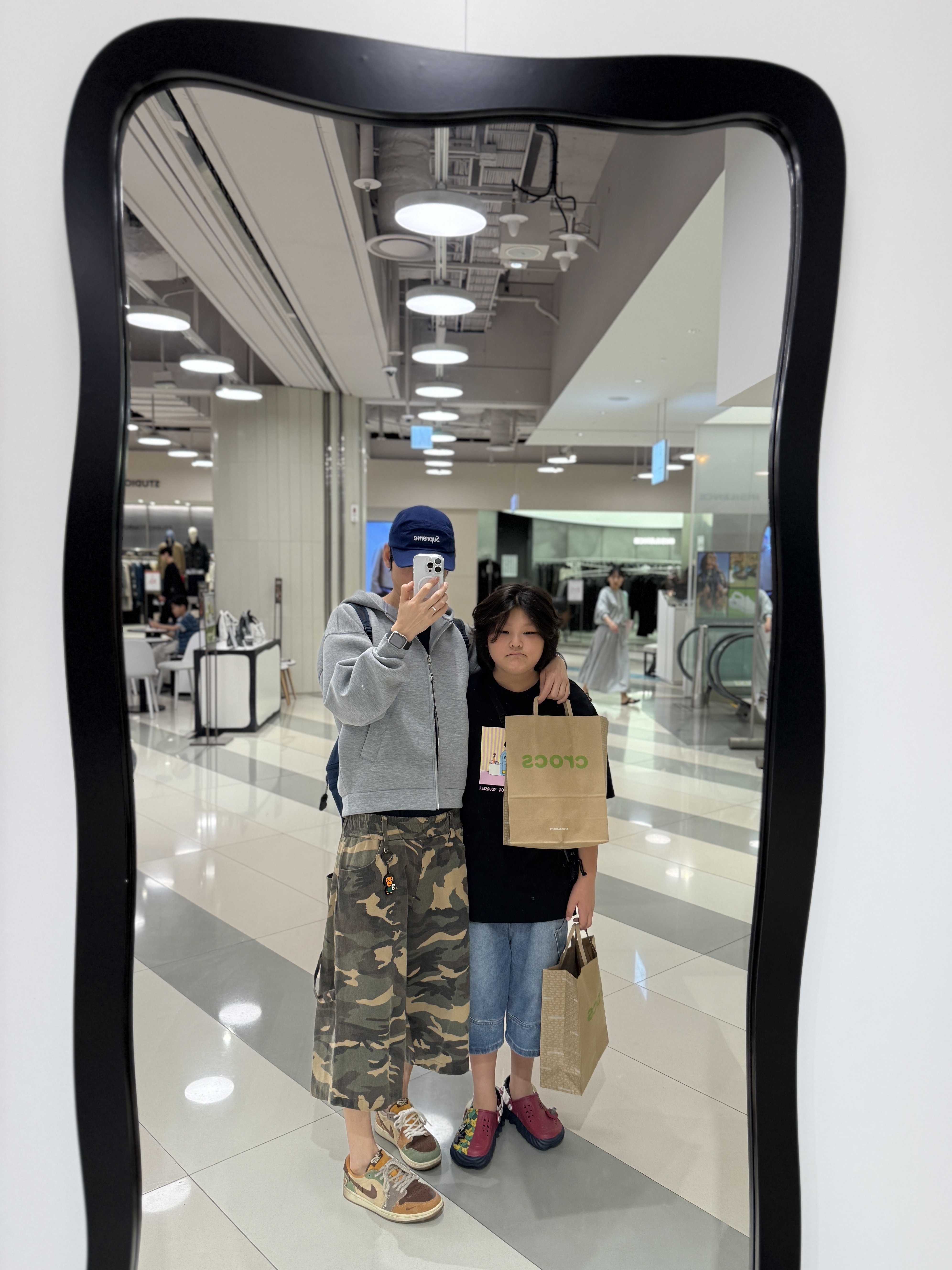 Jordan 1 x Zion Williamson Retro Low OG Flax and Oil Green, Crocs x Demon Slayer Giyu Echo Clog Multi 착용 스타일 - 4