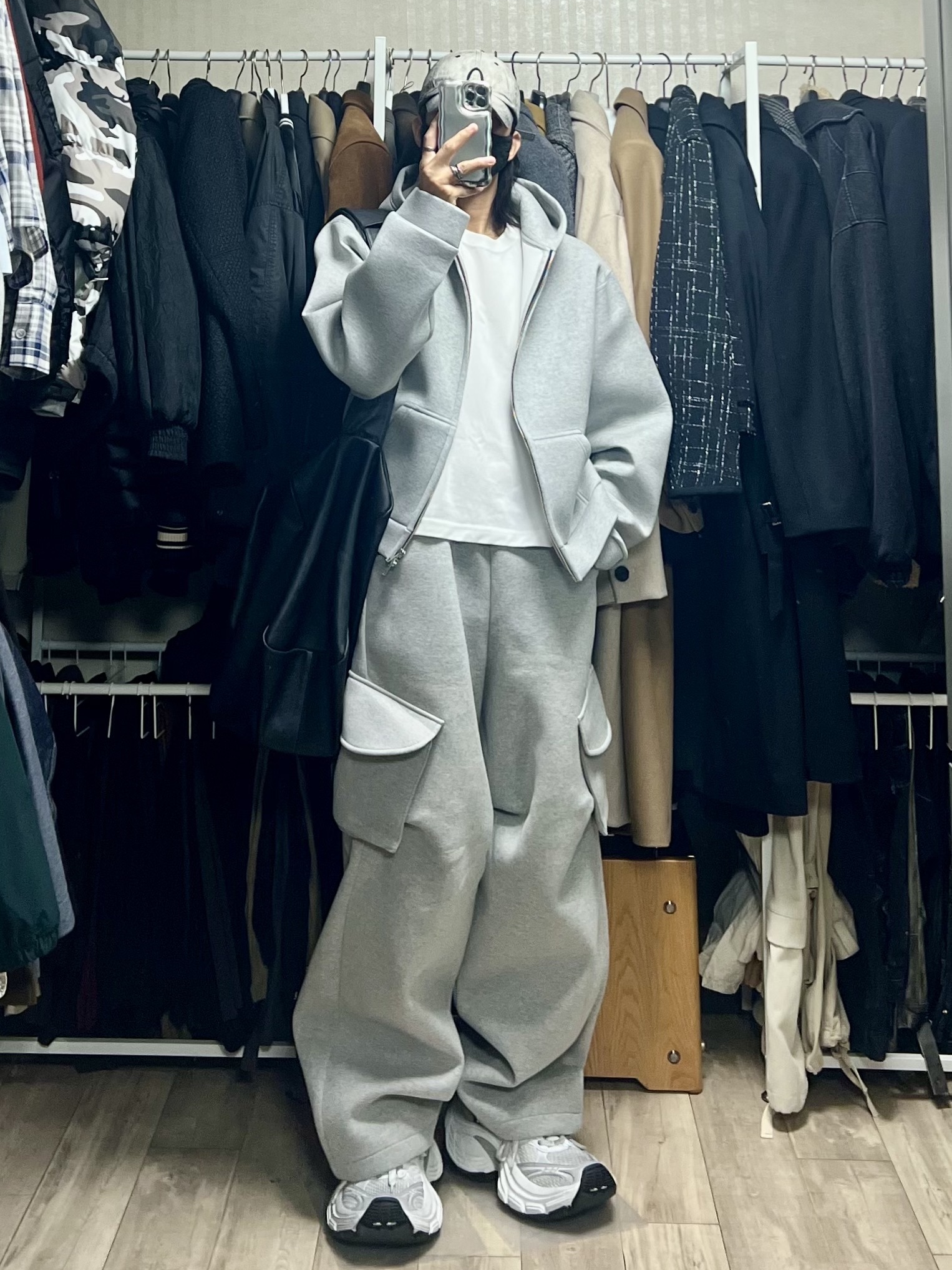 MJD X KOIN SEOUL Wide Cargo Sweat Pants, Balenciaga 10XL Sneakers White Grey Silver Black 착용 스타일