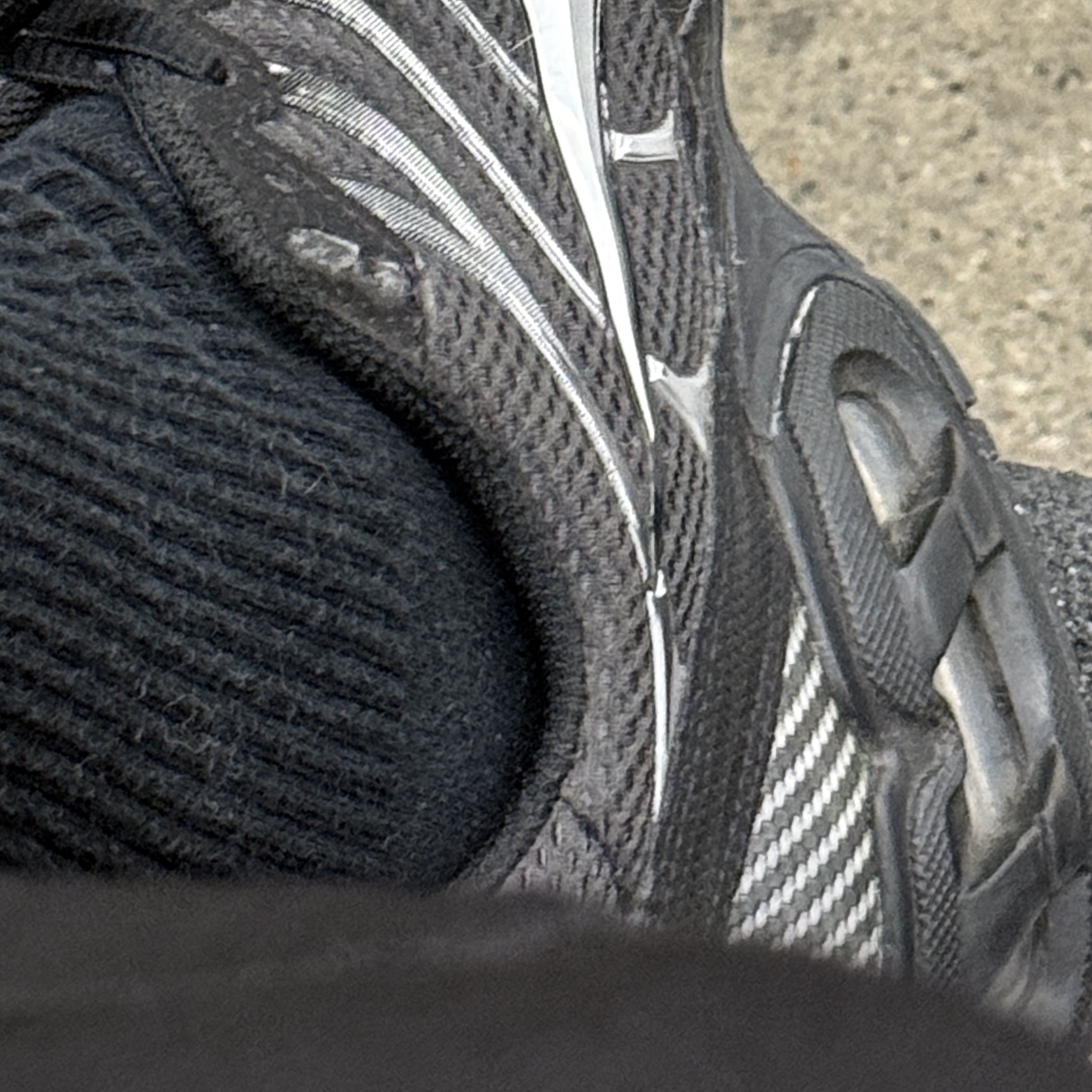 Nike Air Max Torch 4 Anthracite Metallic Silver 착용 스타일