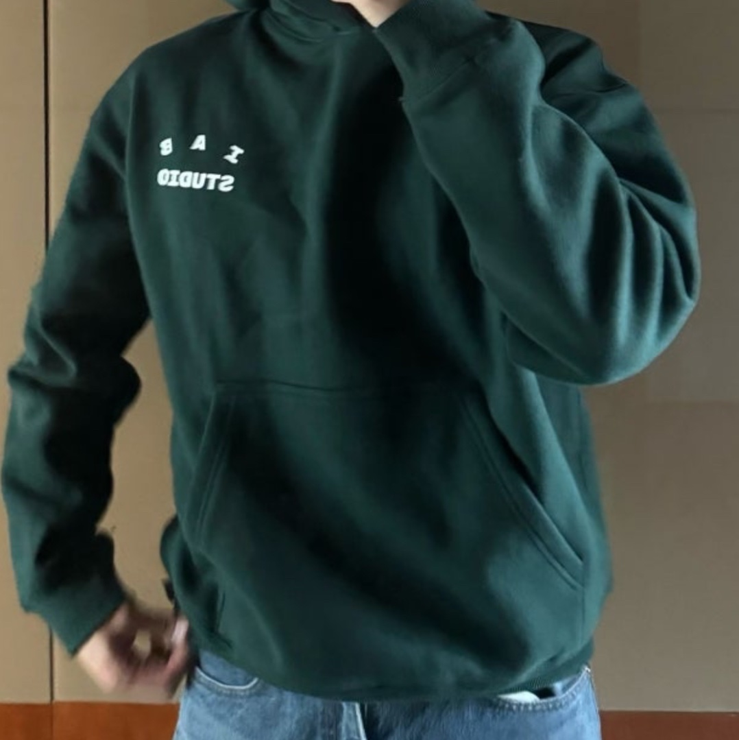 IAB Studio Hoodie Deep Green 착용 스타일