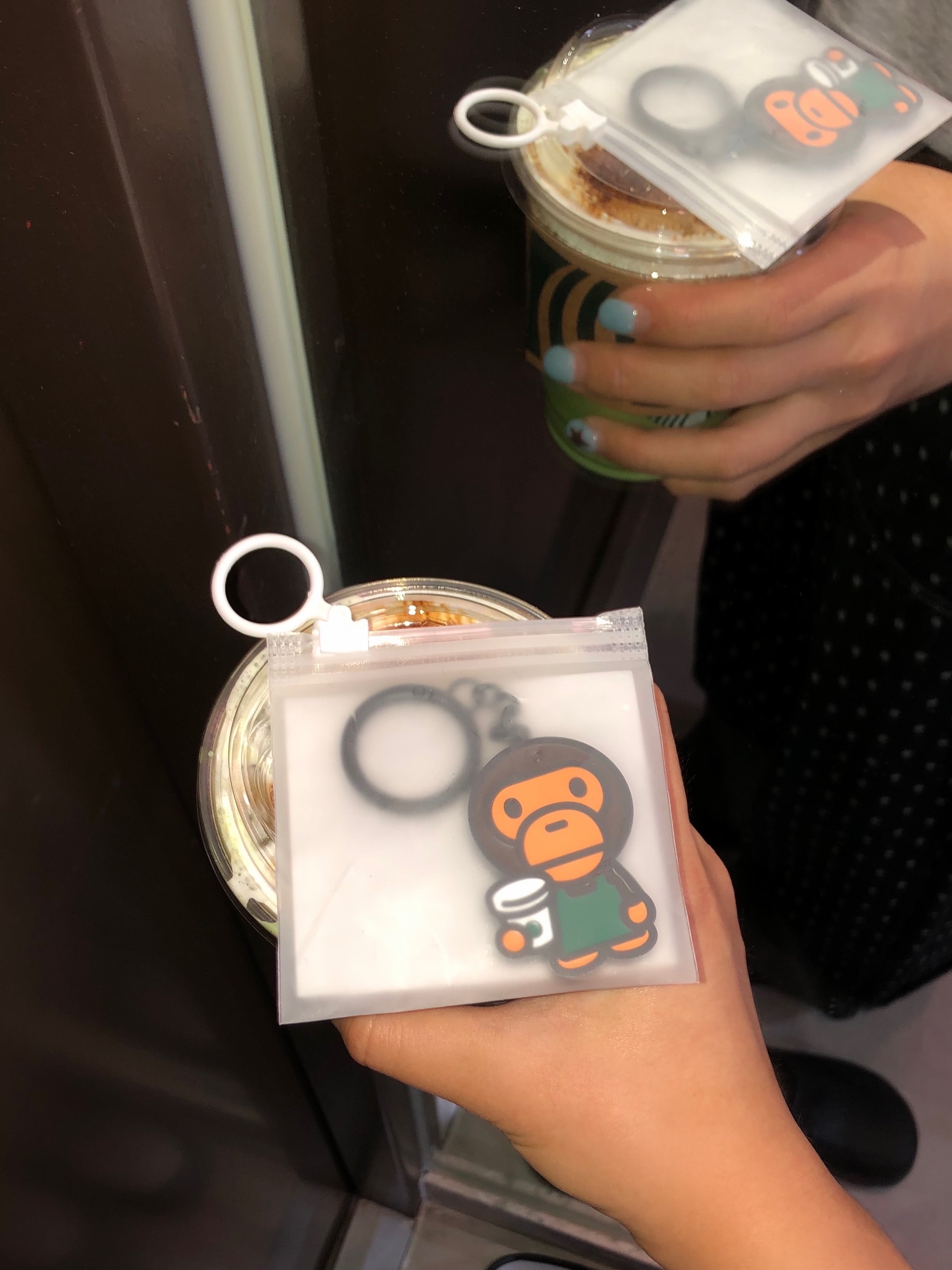 Starbucks x BAPE Baby Milo Keychain 착용 스타일