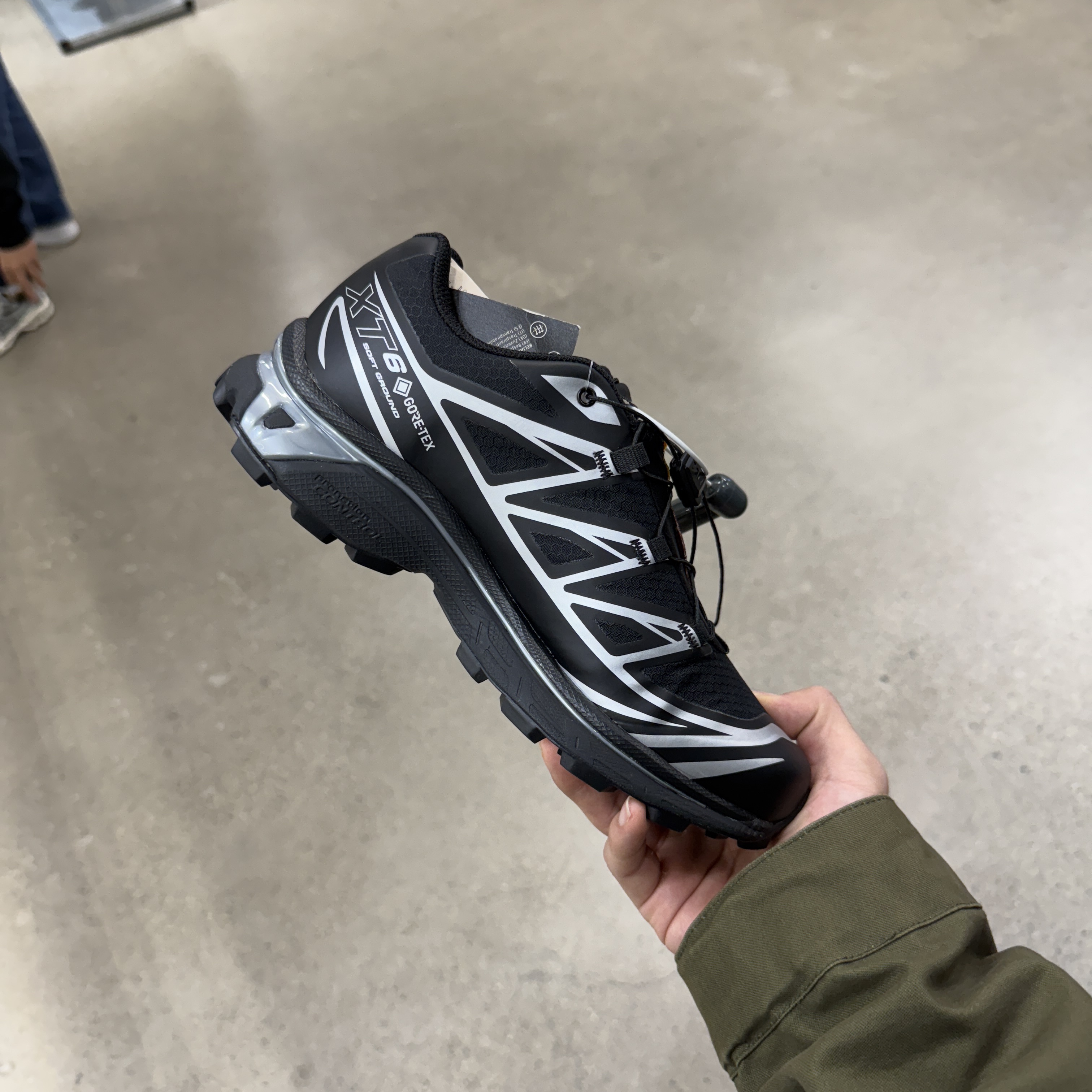 Salomon XT-6 GTX Black Silver 착용 스타일