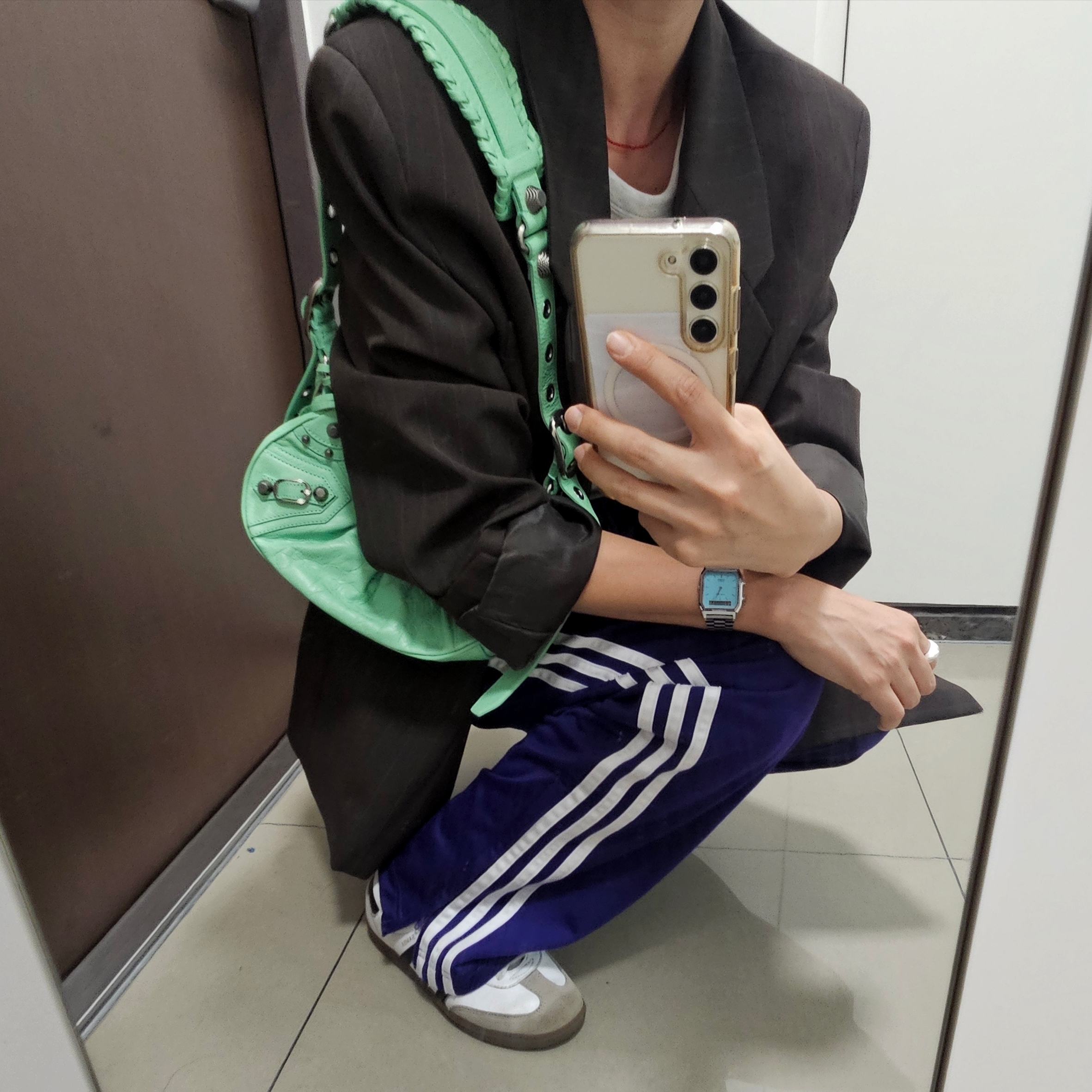 Adidas Samba OG Cloud White, Casio AQ-230A-2A1MQY 착용 스타일 - 3