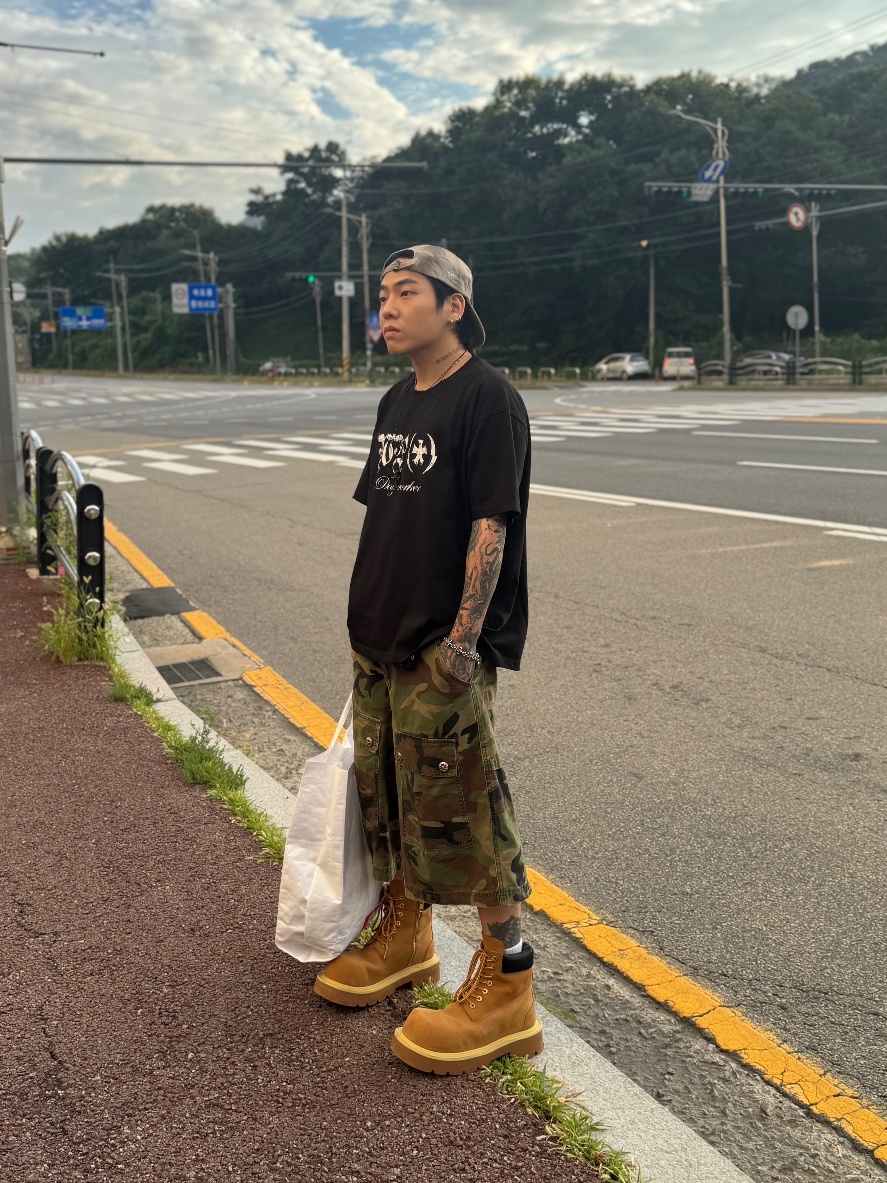 [KREAM Exclusive] Aoiro 6-Panel Bone A/N Cap Mud, Wapworks Dayworker T-Shirt Black 착용 스타일 - 2