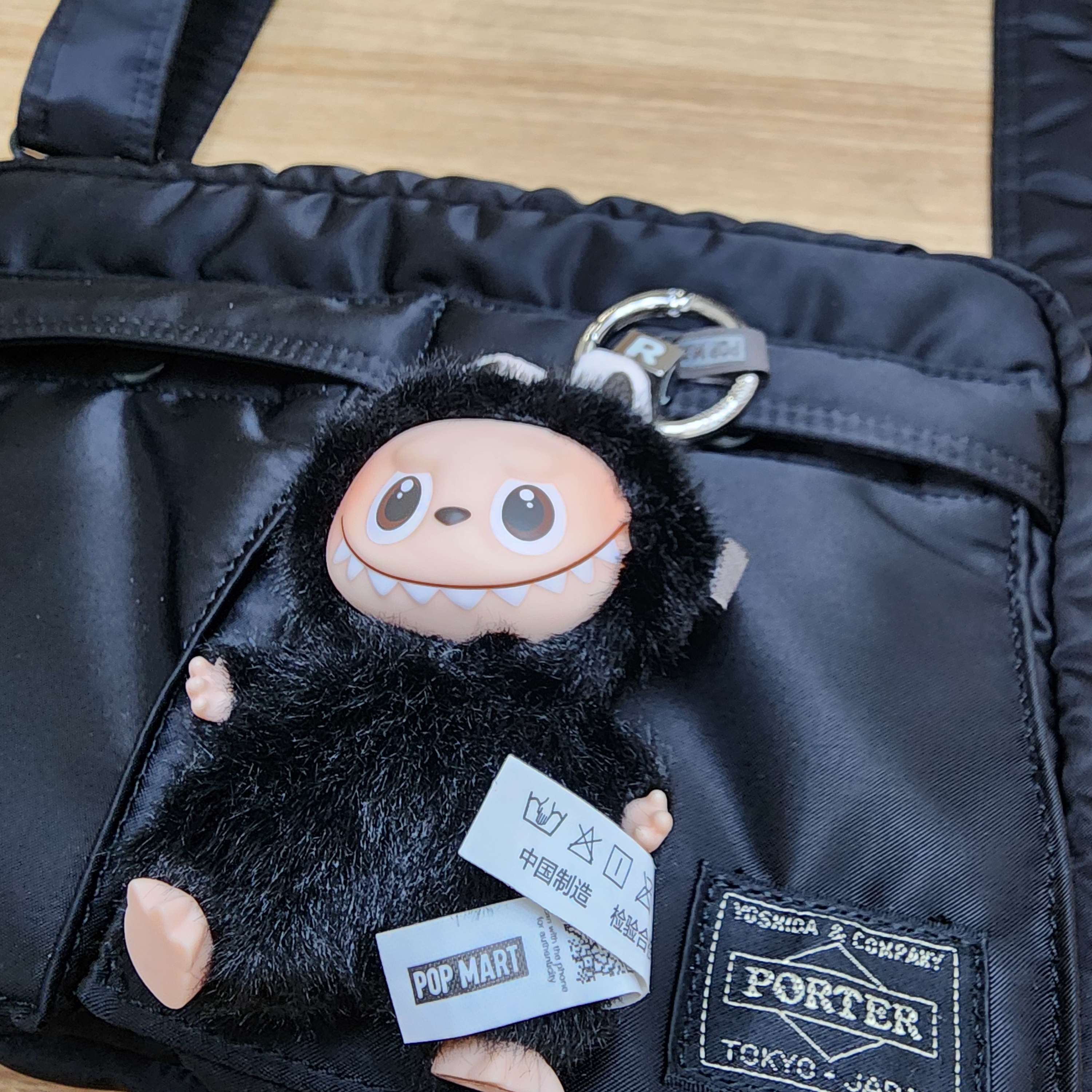 Porter Tanker Shoulder Bag S Black, Pop Mart Labubu The Monsters Pin For Love Series Vinyl Plush Pendant (N-Z) R (Opened Case) 착용 스타일