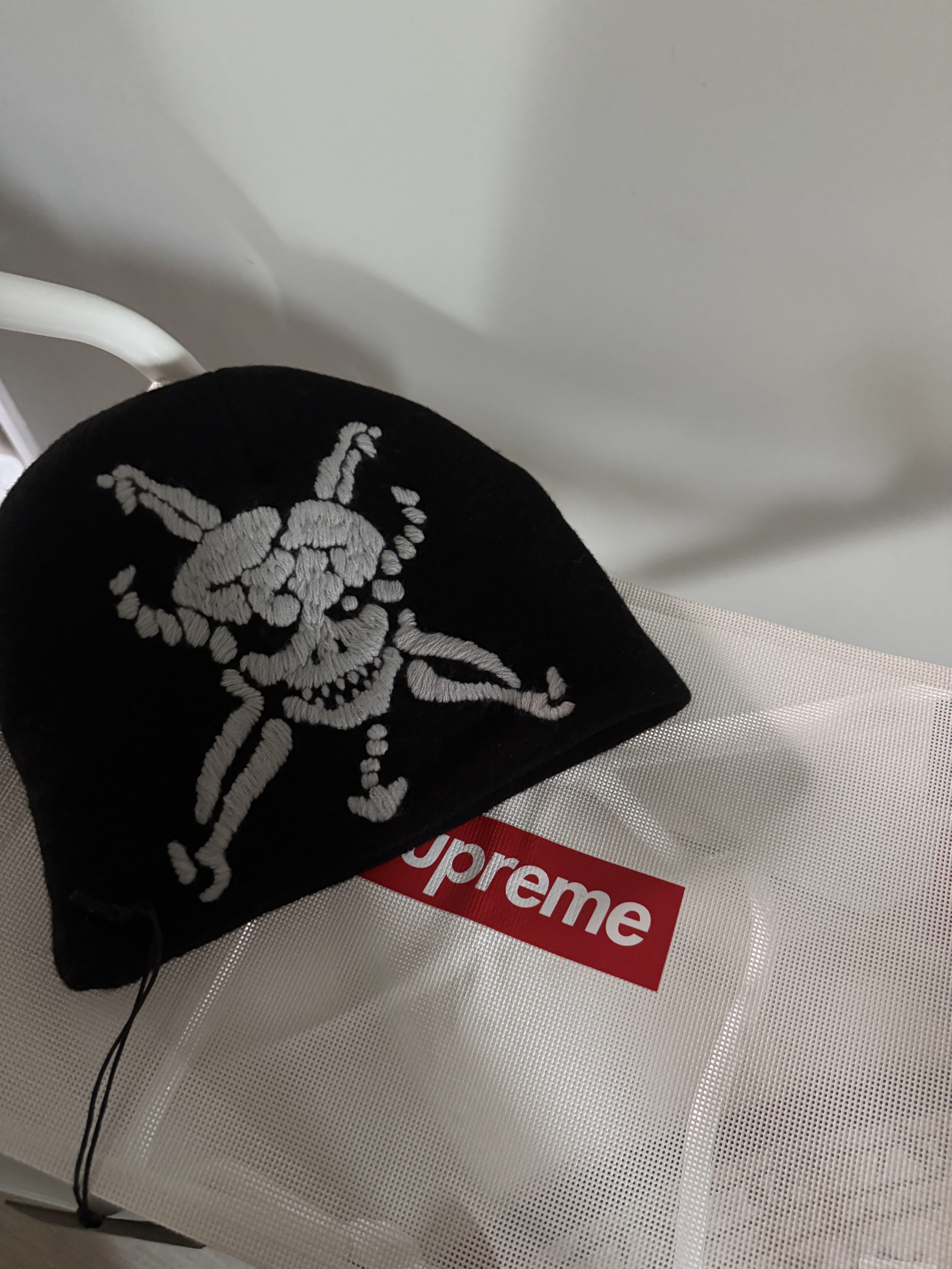 Supreme x Y's by Yohji Yamamoto Skull Beanie Black - 25FW, Supreme Thermal Hooded Zip Up Leopard - 25SS 착용 스타일 - 3