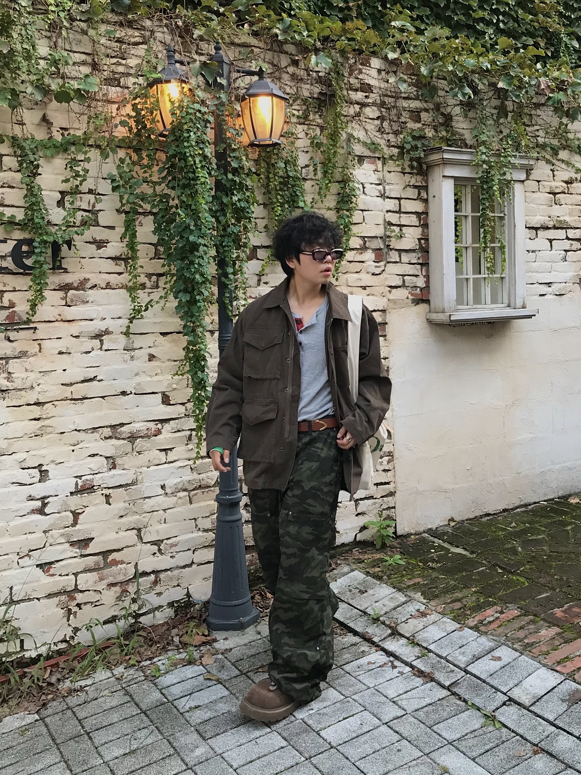 Stussy Metal S Tip Belt Desert, SOULESURES BOLD BELUGA Espresso Brown 착용 스타일 - 3