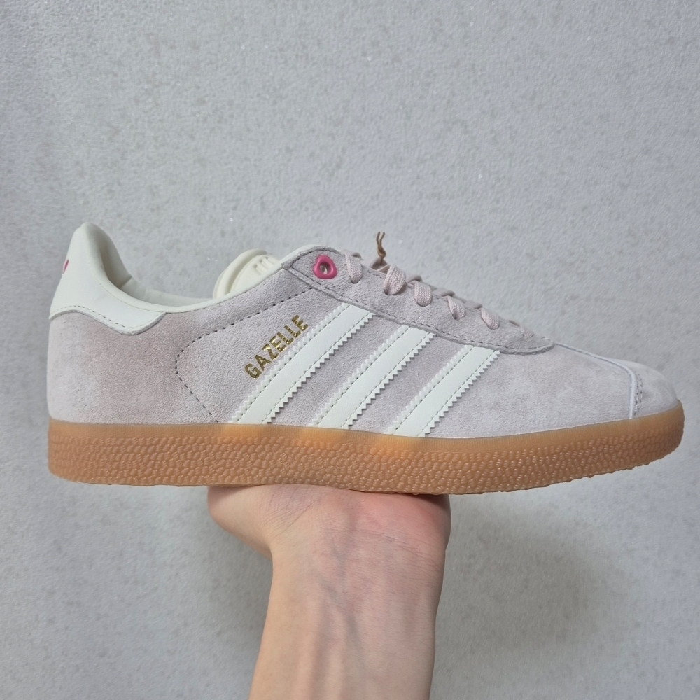 (W) Adidas Gazelle Valentine Day Putty Mauve Ivory - Foot Locker Exclusive 착용 스타일