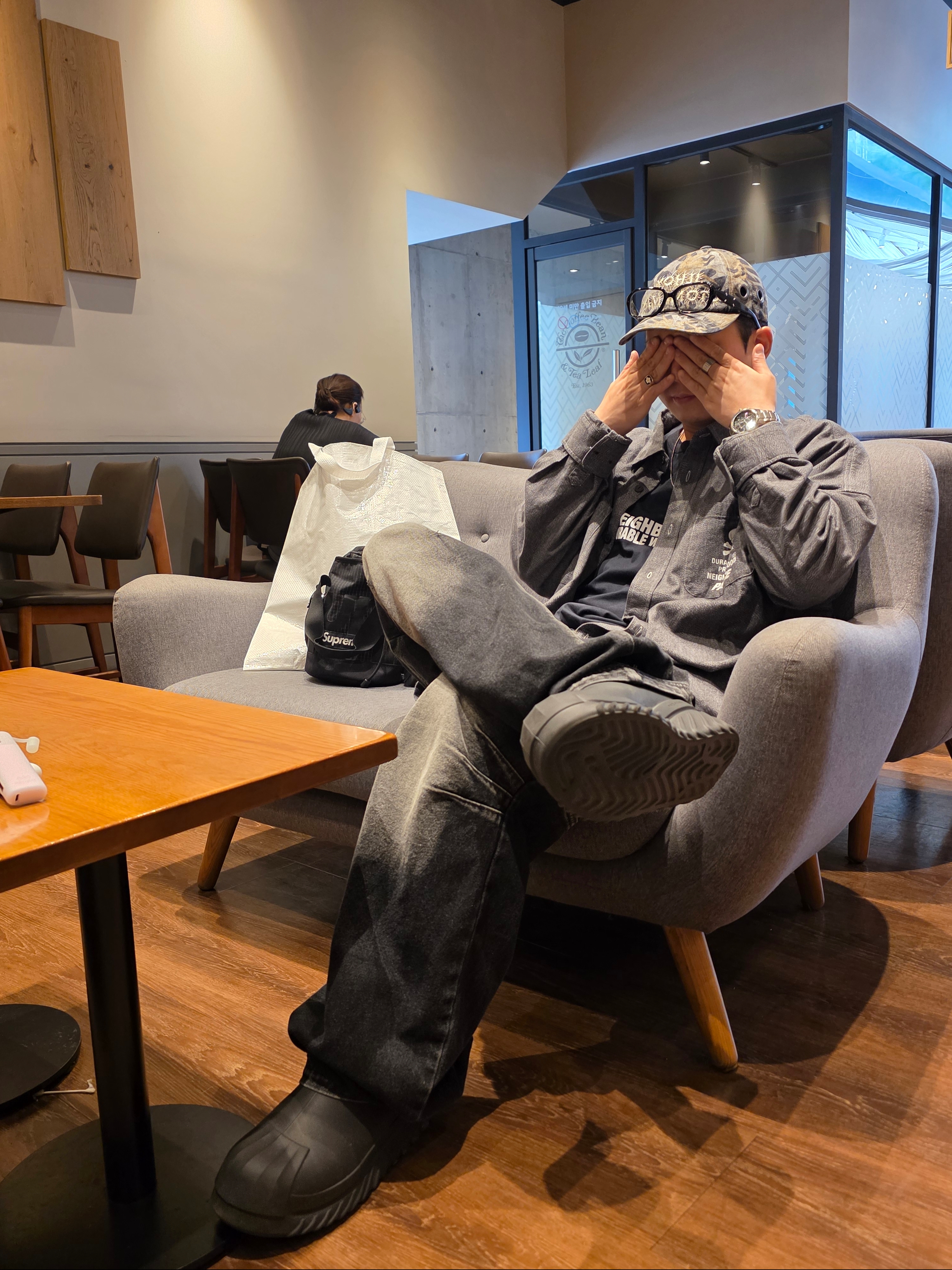 [KREAM 단독] BLR Double Trident Washing Wide Denim Pants Black, Palace x Neighborhood Shirt Salt Pepper - 25FW 착용 스타일